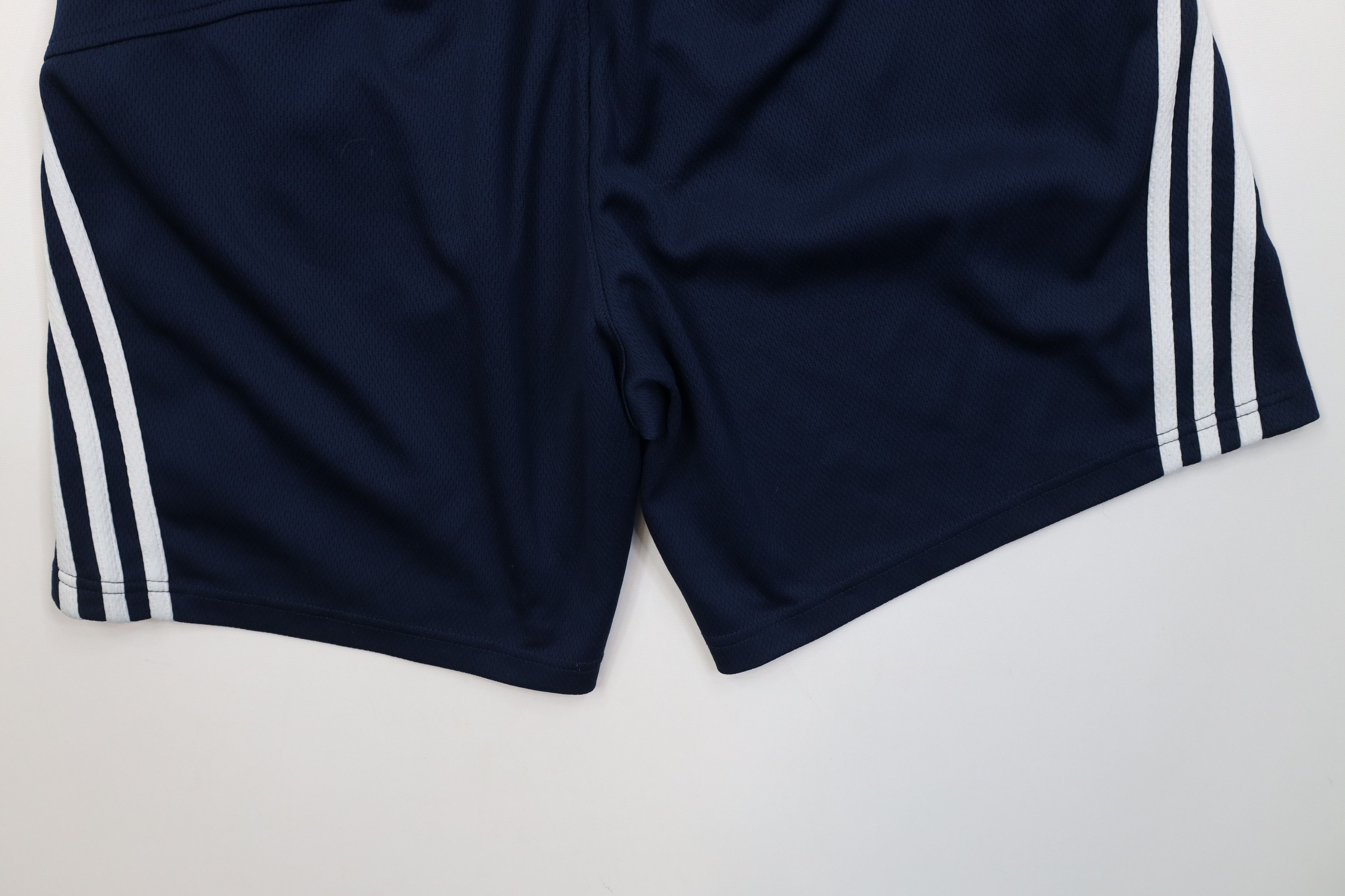 Adidas Vintage Adidas New York Yankees Baseball Above Knee Shorts Size US 34 / EU 50 - 12 Thumbnail