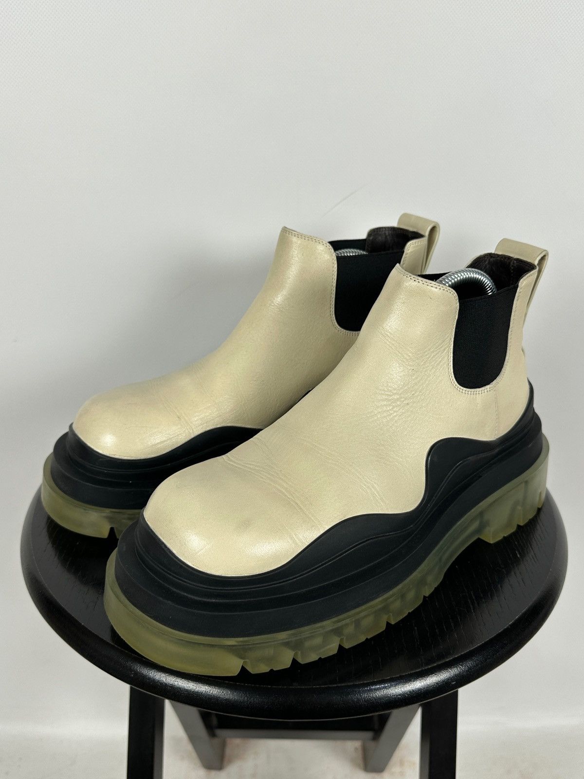 Bottega Veneta Bottega Veneta Cream Leather Ankle Chelsea Boots Size US 9.5 / IT 39.5 - 2 Thumbnail