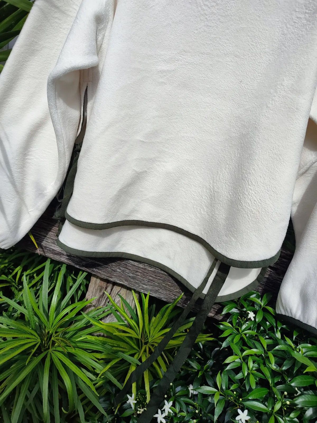 Uniqlo × White Mountaineering UNIQLO x White Mountaineering Fleece Pullover – Off-White Size US L / EU 52-54 / 3 - 5 Thumbnail