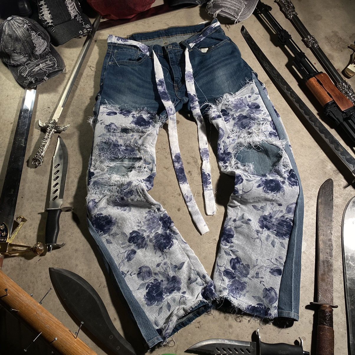 Other Floral Slasher Jeans Size US 33 - 1 Thumbnail
