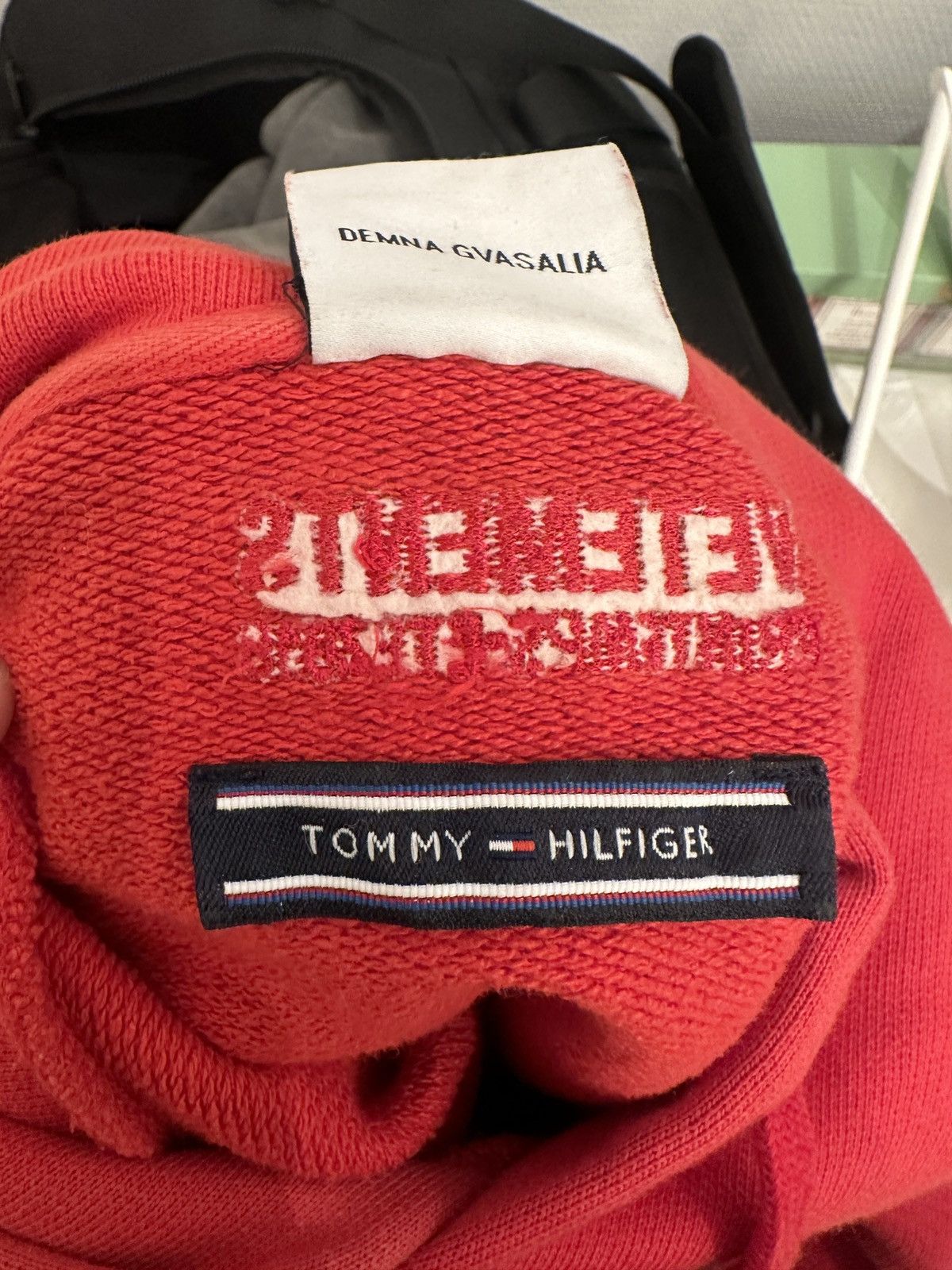 Tommy Hilfiger × Vetements Vetements x Tommy Hilfiger Layered Hoodie Size US S / EU 44-46 / 1 - 10 Thumbnail