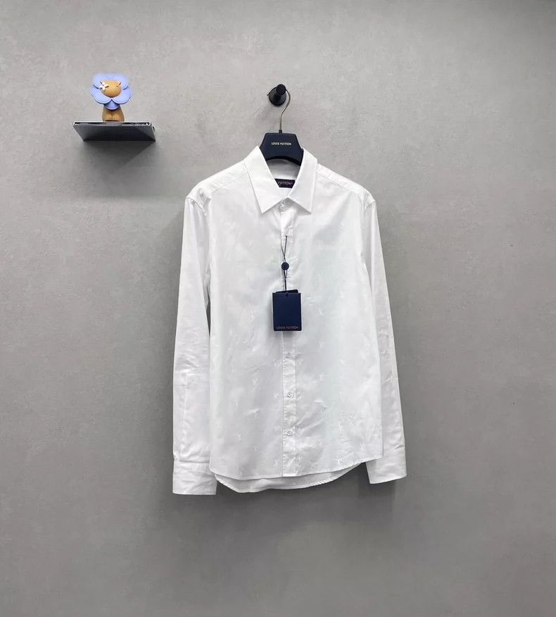 Louis Vuitton Louis Vuitton Full Lapel and Button Logo shirt 2504-Nextarr Size US XS / EU 42 / 0 - 3 Thumbnail