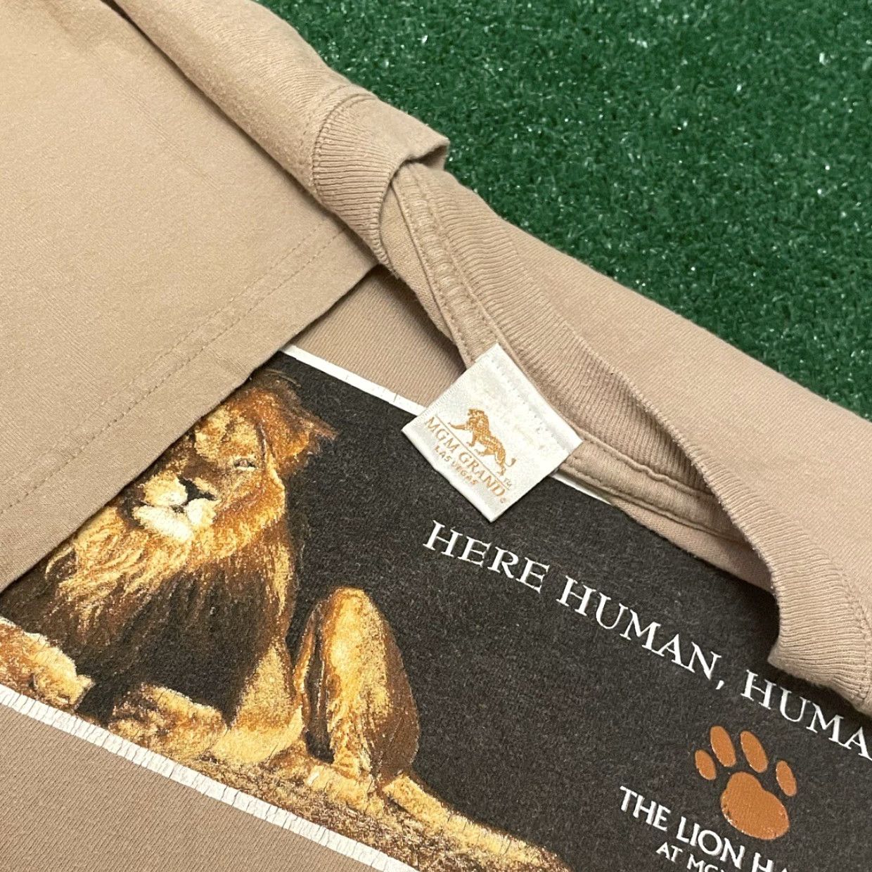 Vintage VINTAGE MGM Grand Las Vegas Lion Exhibit Here Human VTG Shirt Mens XL Brown 90s Animals Humor 1990s Mens Size US XL / EU 56 / 4 - 2 Thumbnail