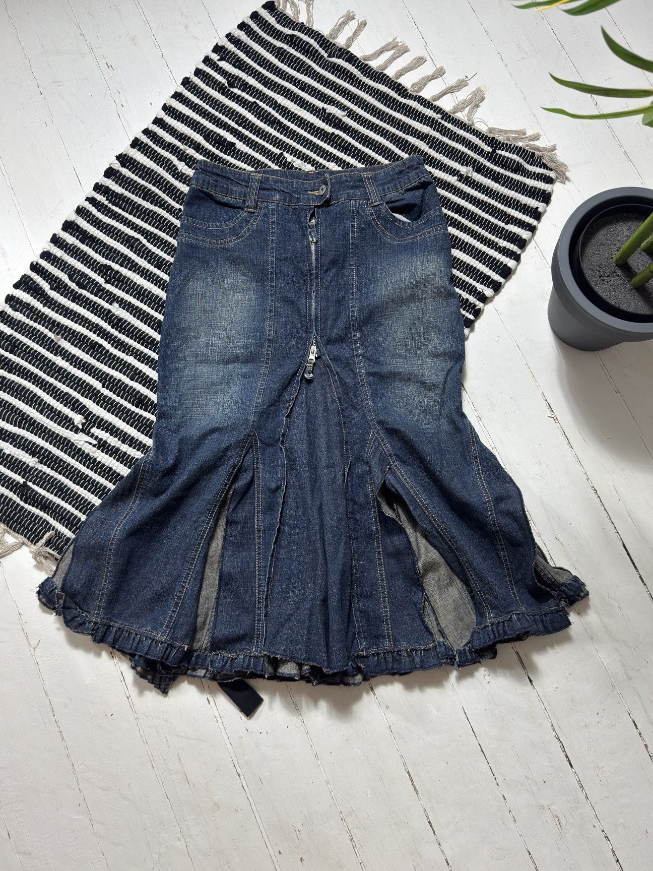 Other VINTAGE AVANT GARDE DISTRESSED STYLE MIDI SKIRT Size 26" / US 2 / IT 38 - 1 Thumbnail