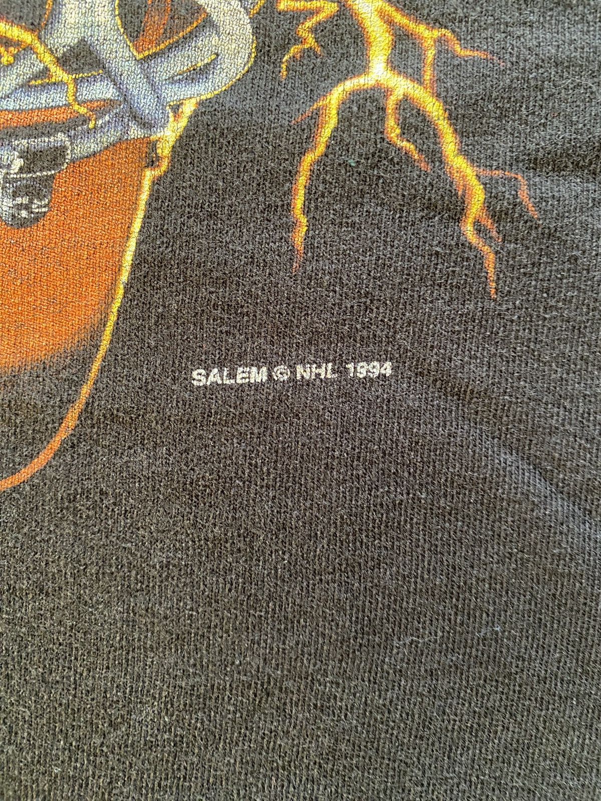 NHL × Salem Sportswear × Vintage 1994 Vintage Philadelphia Flyers Helmet Tee Size US M / EU 48-50 / 2 - 4 Thumbnail