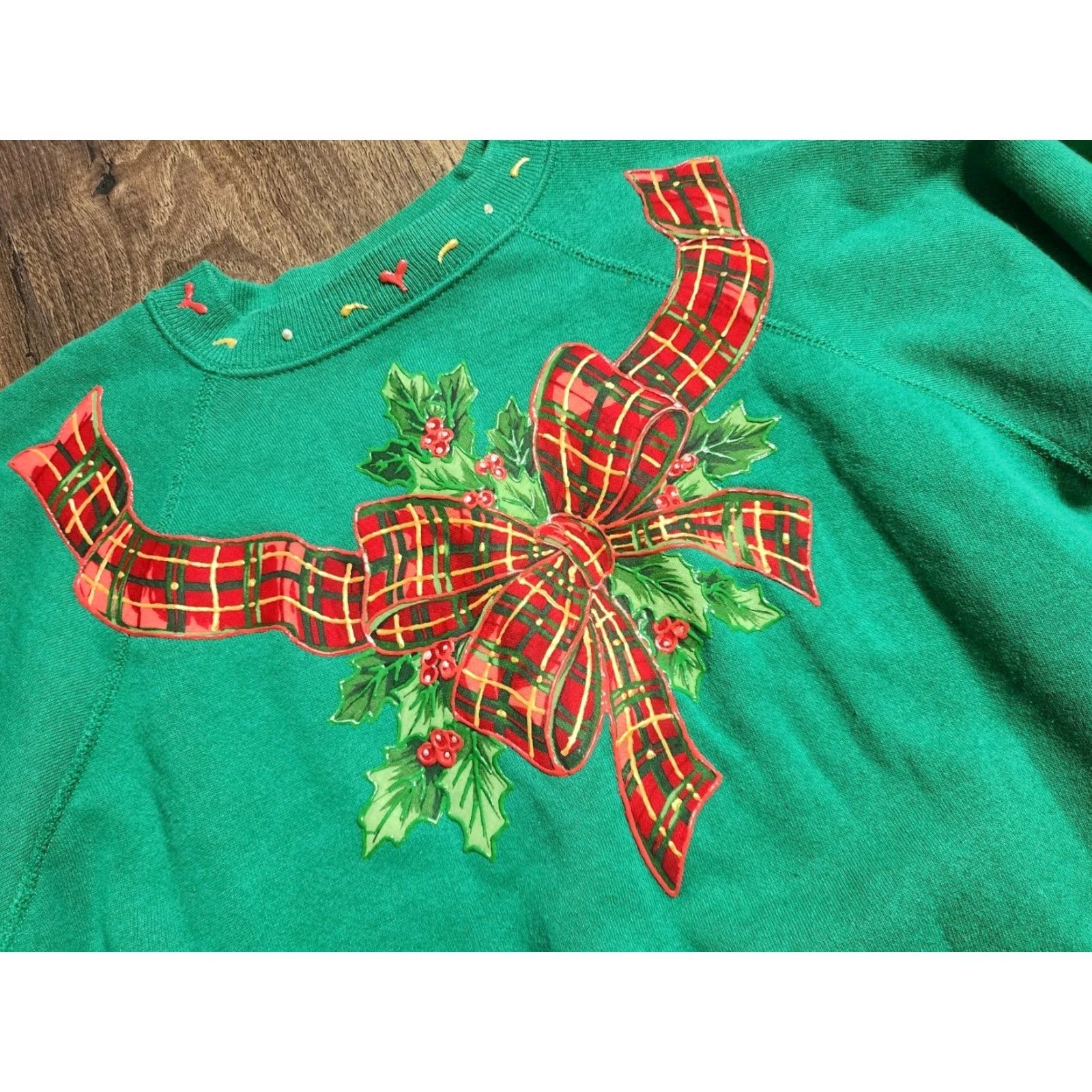 Vintage VINTAGE Hanes Sport Sweatshirt Christmas Bow Holly Crewneck Pullover XL Green Unisex Adults Mens Womens Size US XL / EU 56 / 4 - 5 Thumbnail