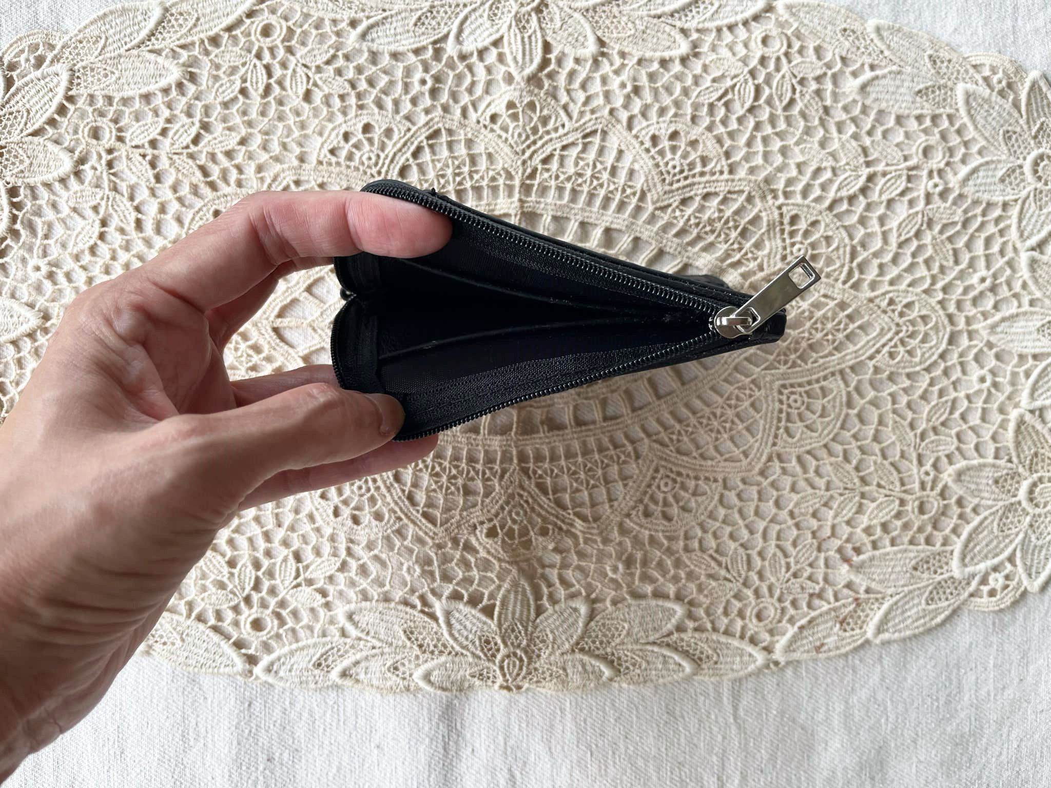 Vintage Compact Size Minimalist Black PU Leather half zip wallet Size ONE SIZE - 6 Thumbnail