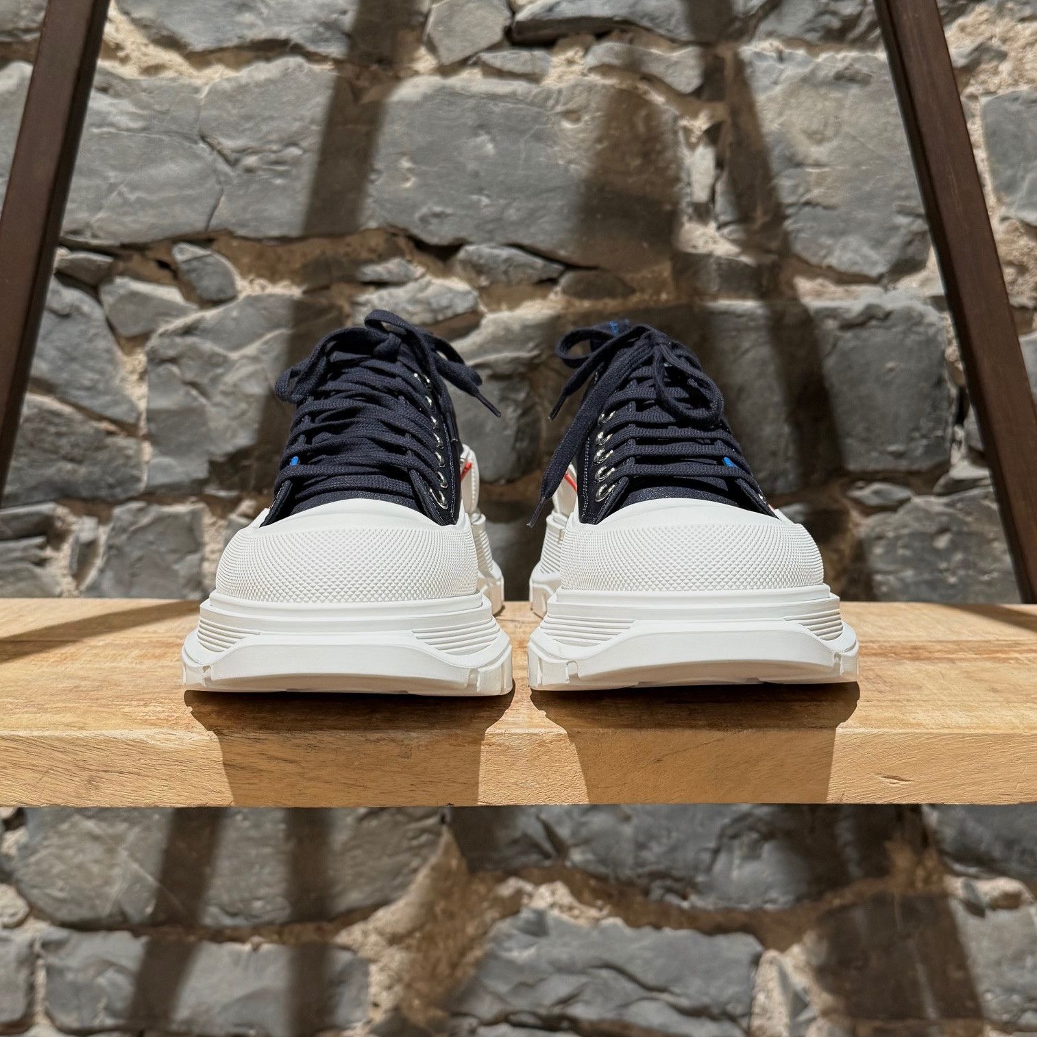 Alexander McQueen Alexander McQueen Tread Slick Graffiti Platform Sneakers Size US 10 / IT 40 - 3 Thumbnail