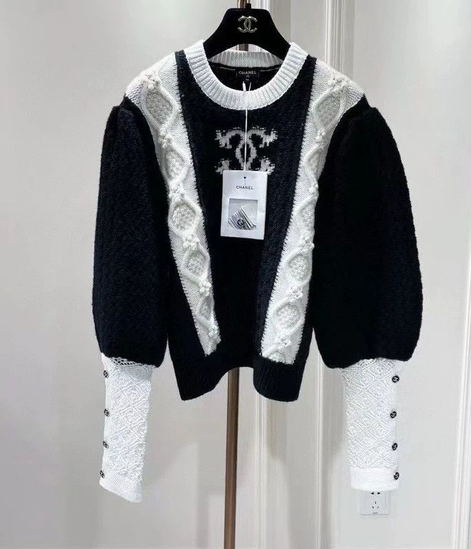 Chanel Chanel Castle series black and white logo sweater Size XS / US 0-2 / IT 36-38 - 1 Thumbnail