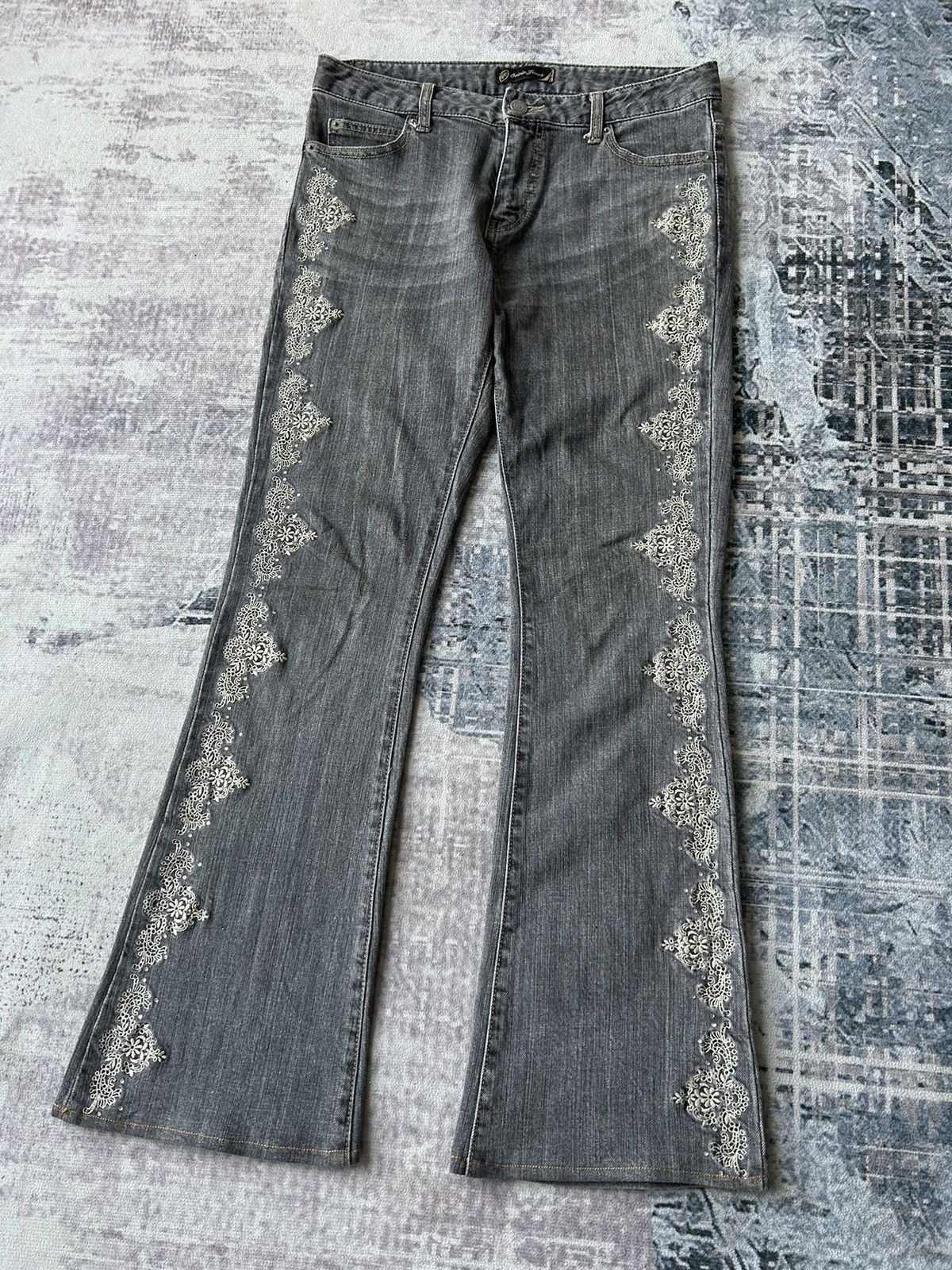 Japanese Brand Y2k Embroidery Flower Flared Jeans Size US 30 / EU 46 - 2 Thumbnail