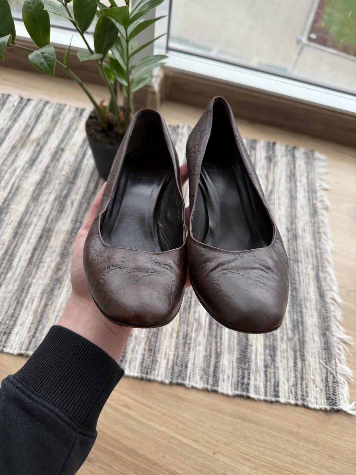 Gucci GUCCI VINTAGE 90s MONOGRAM LEATHER HEELS LOGO EMBOSSED WOMEN Size US 7 / IT 37 - 5 Thumbnail