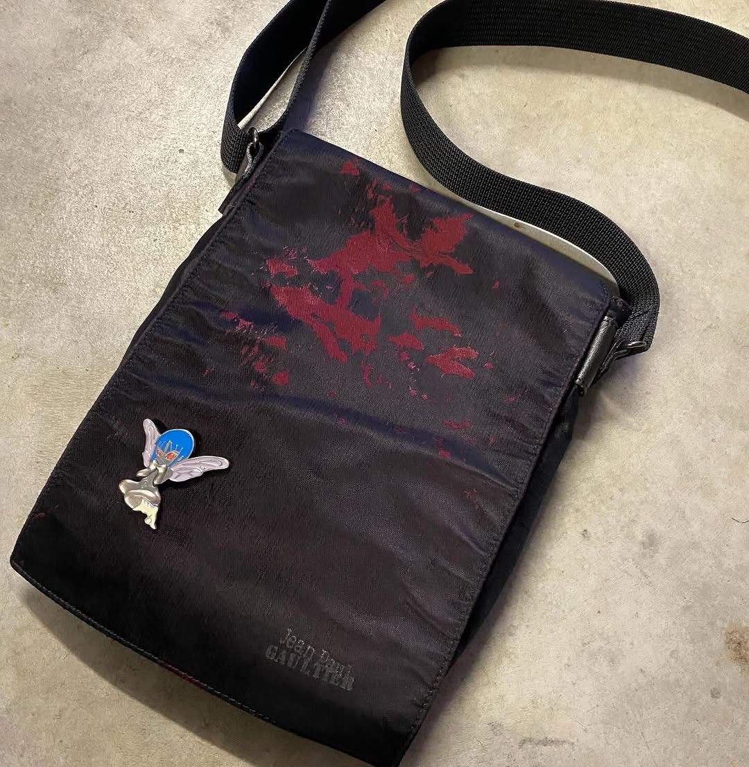 Jean Paul Gaultier Jean Paul Gaultier AW98 “Blood Drip Messenger Bag” Size ONE SIZE - 2 Thumbnail