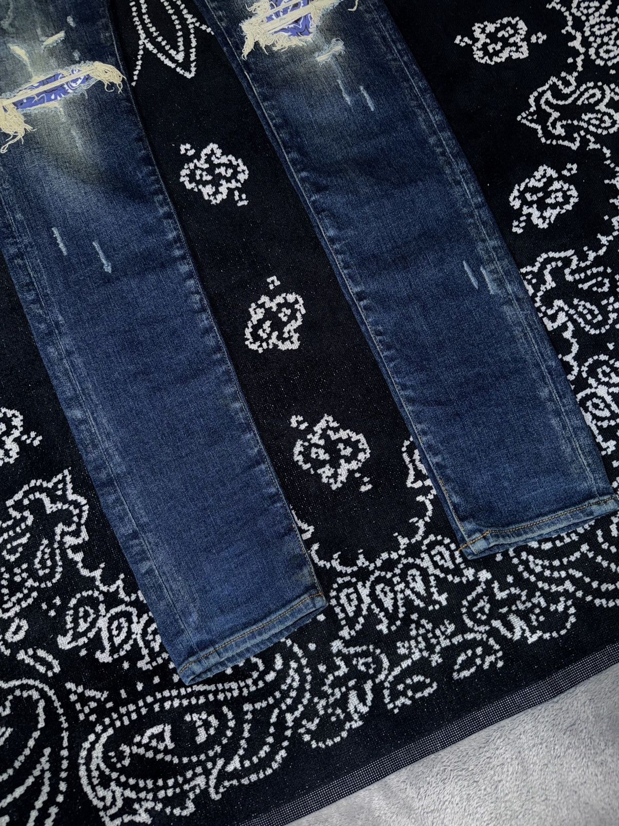 Amiri AMIRI BANDANA PURPLE ENGLISH LOGO JEANS Size US 30 / EU 46 - 13 Thumbnail