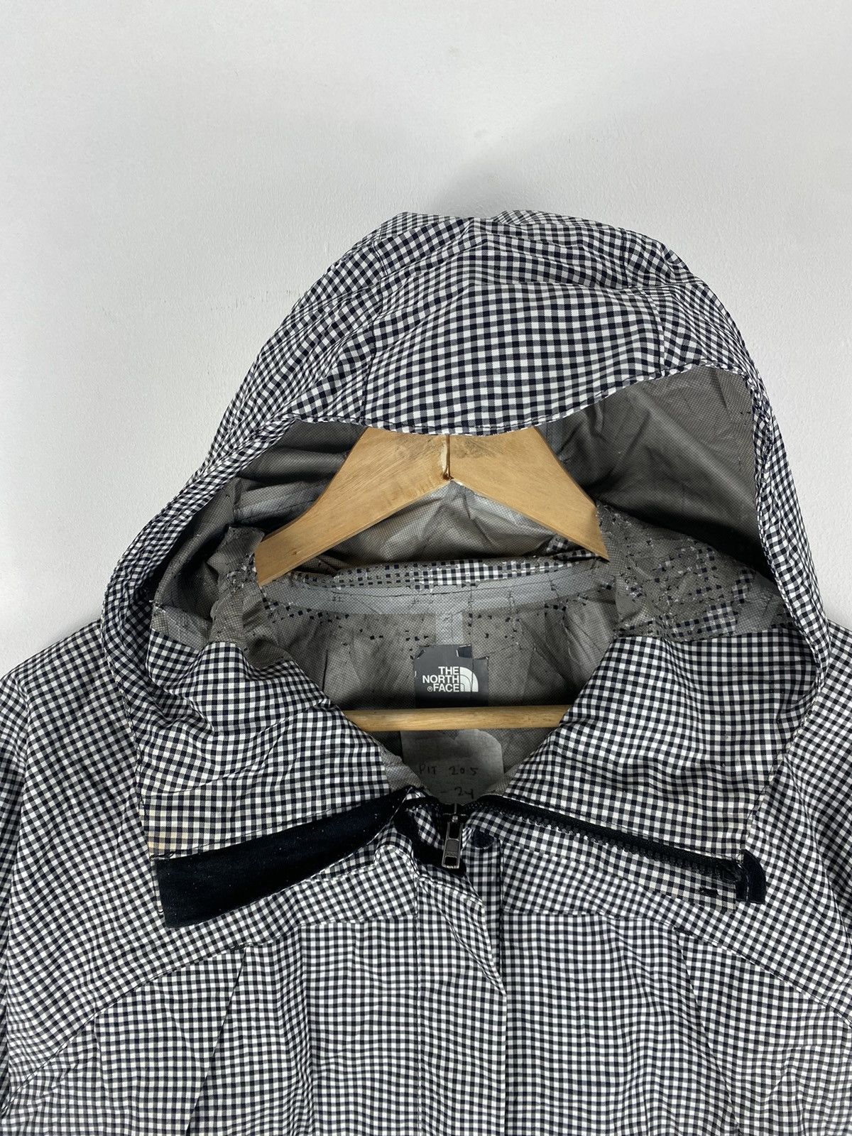 The North Face The North Face Nylon Windbreaker Zipper Jacket Hoodie Size US S / EU 44-46 / 1 - 7 Thumbnail