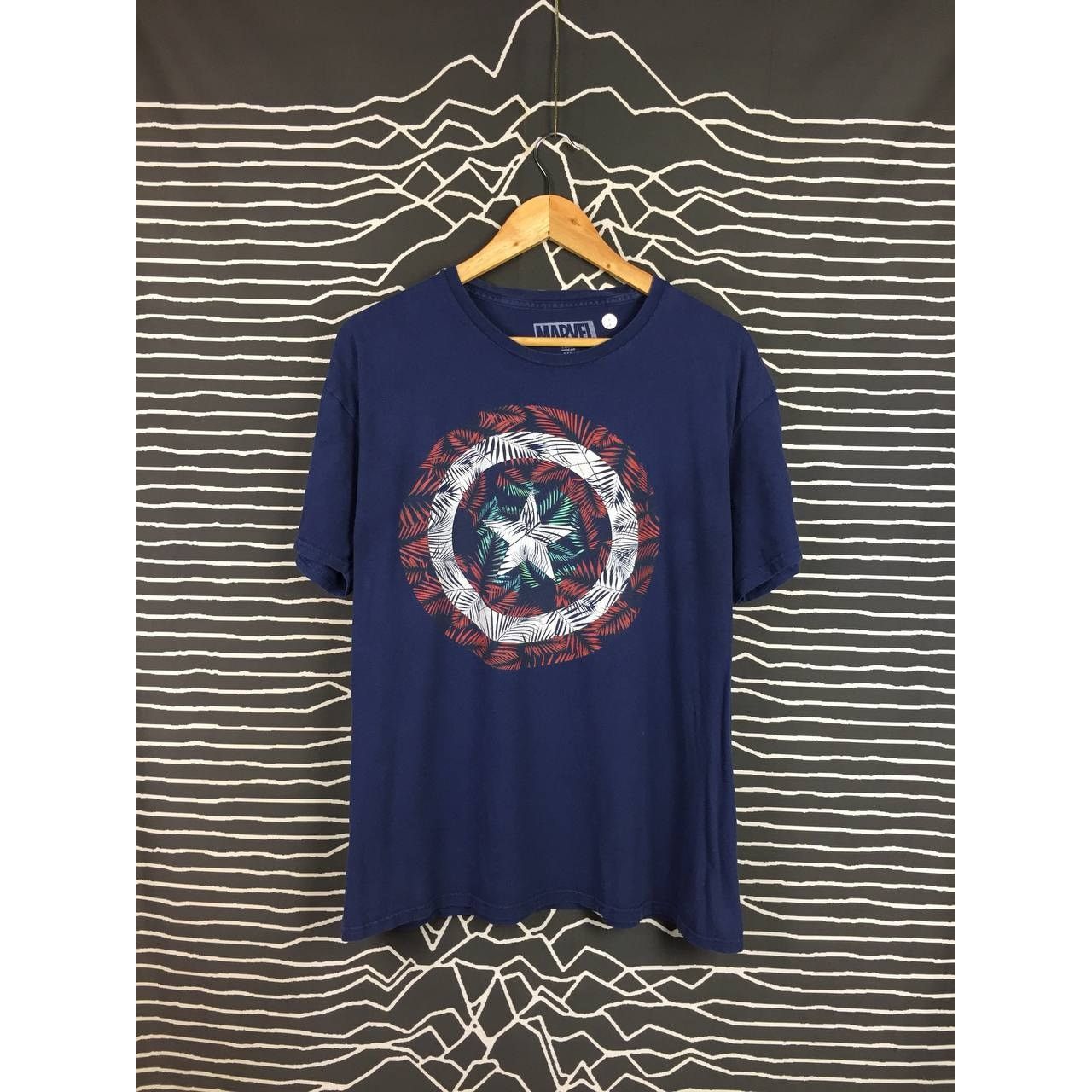 Marvel Comics × Vintage Marvel Captain America Floral Shield Graphic Tee Size US XL / EU 56 / 4 - 2 Thumbnail