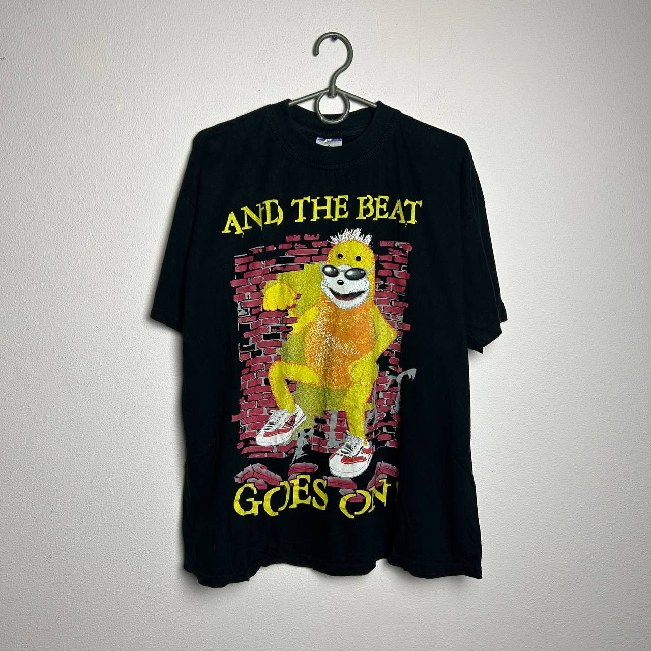 Band Tees Vintage Whispers And The Beat Goes On 90s band tee Size US XL / EU 56 / 4 - 1 Thumbnail