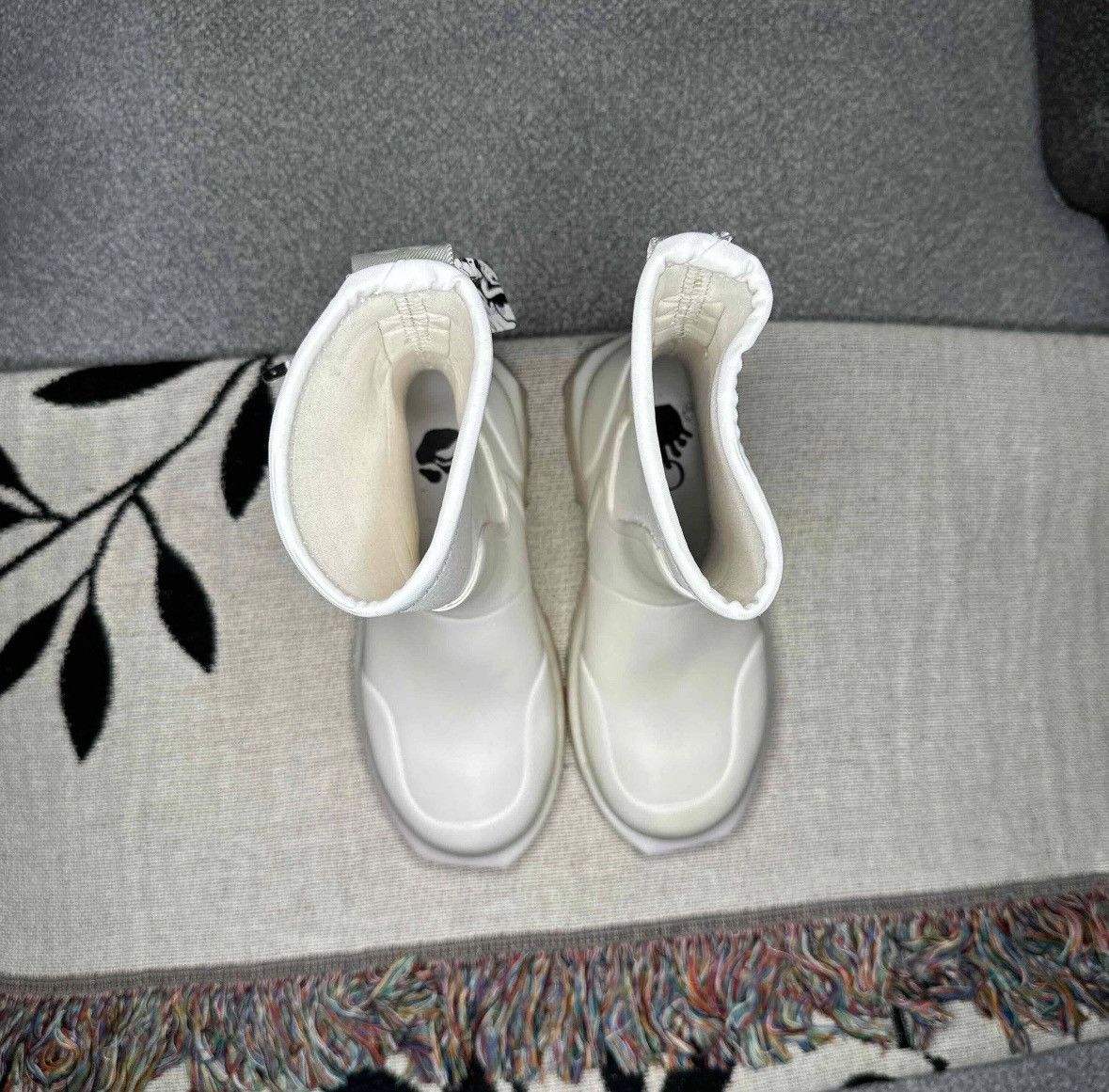 Off-White Off-White Wmns Logo Printed Rain Boot Ecru Size 36/6US Size US 6 / IT 36 - 5 Thumbnail