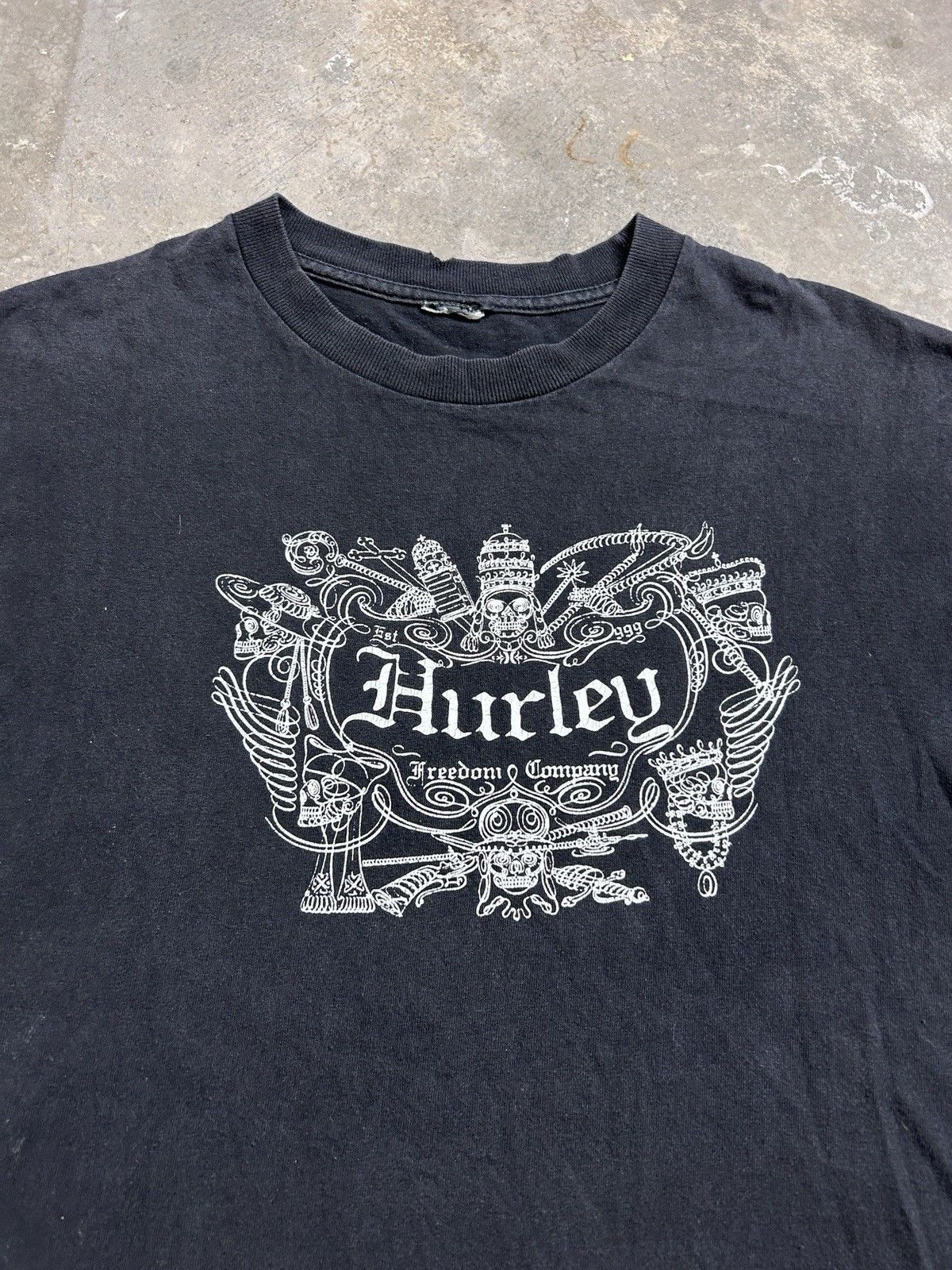 Hurley Vintage 00’s Hurley Freedom Company Aztec Grunge Skate Tee Size US M / EU 48-50 / 2 - 2 Thumbnail