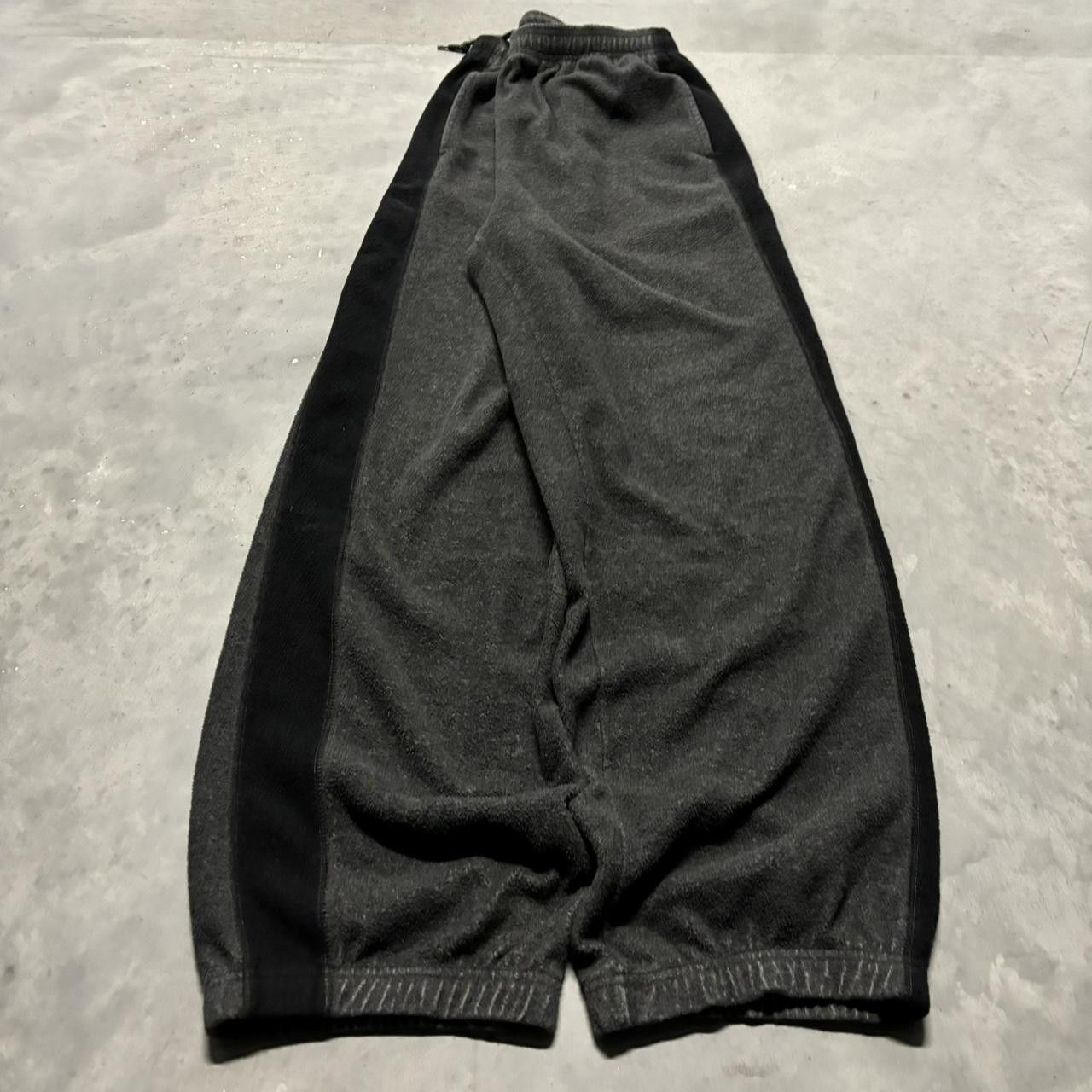 Japanese Brand × Vintage Crazy Vintage Y2K/2000s Baggy Grey Black Striped Fleece Skater Essential Sweatpants! Size US 34 / EU 50 - 3 Thumbnail