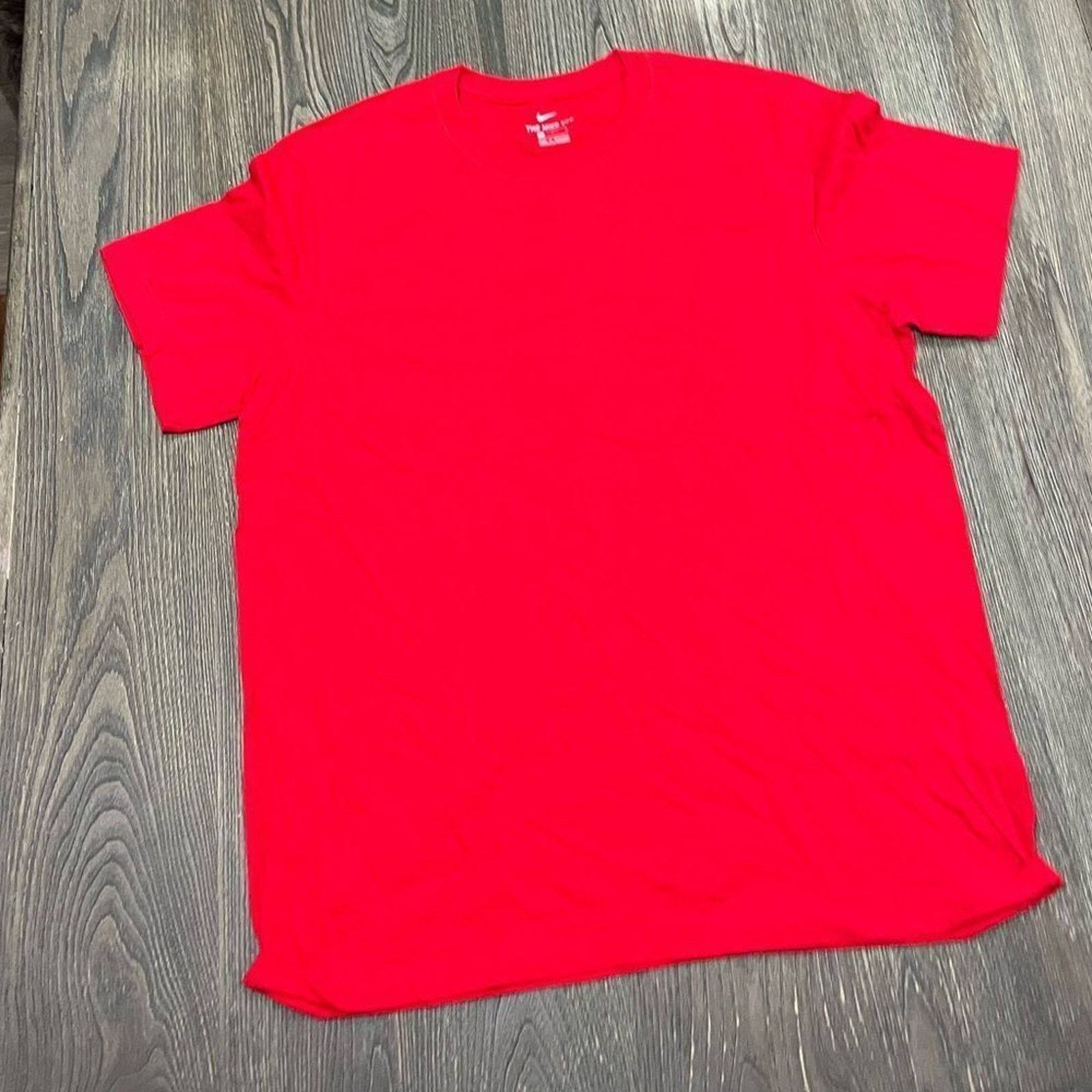 Nike NWOT Nike T-Shirt Short Sleeve Athletic Cut Crew Neck Size US L / EU 52-54 / 3 - 1 Thumbnail