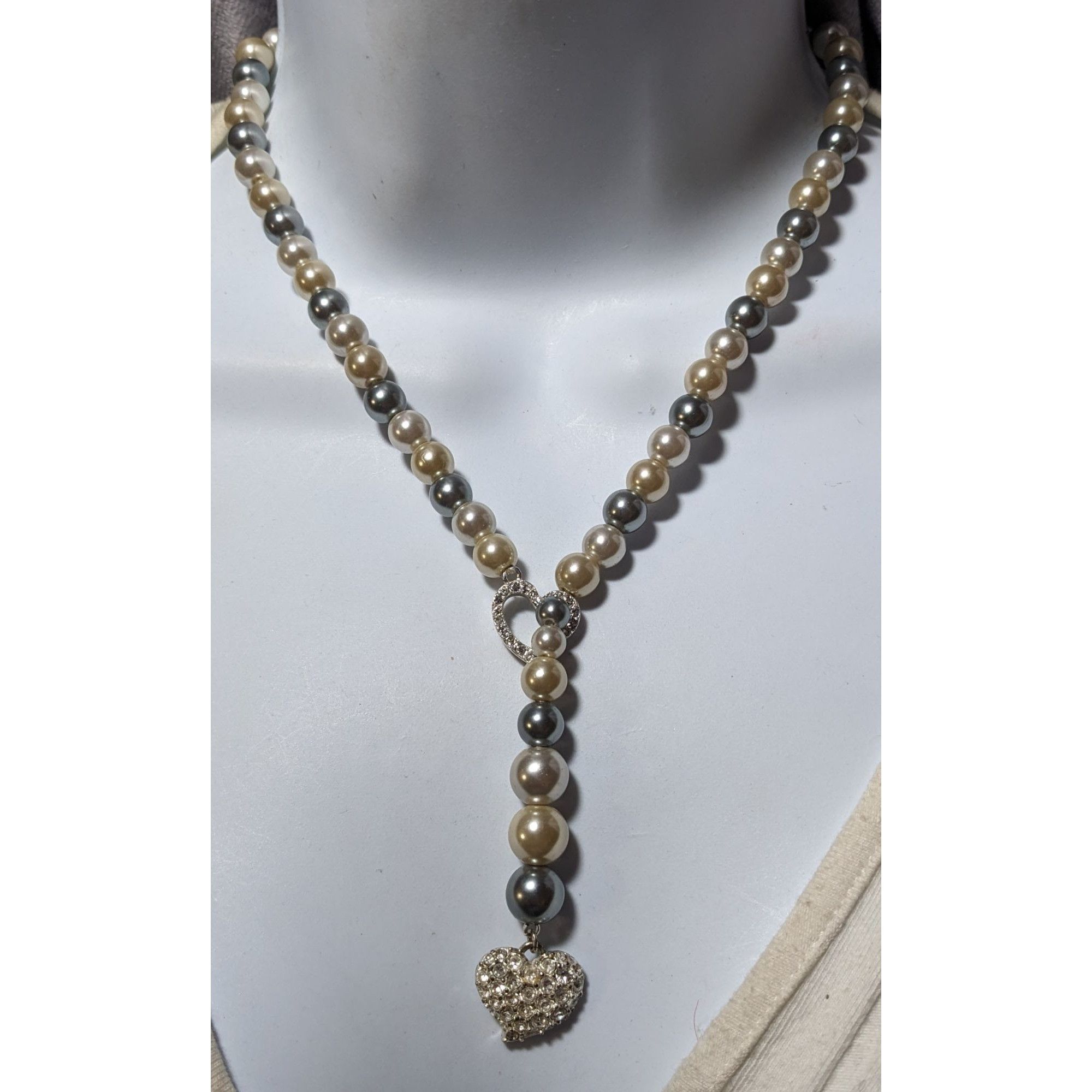 Other Vintage Avon Grey And White Faux Pearl Silver Tone Rhineston Size ONE SIZE - 7 Thumbnail