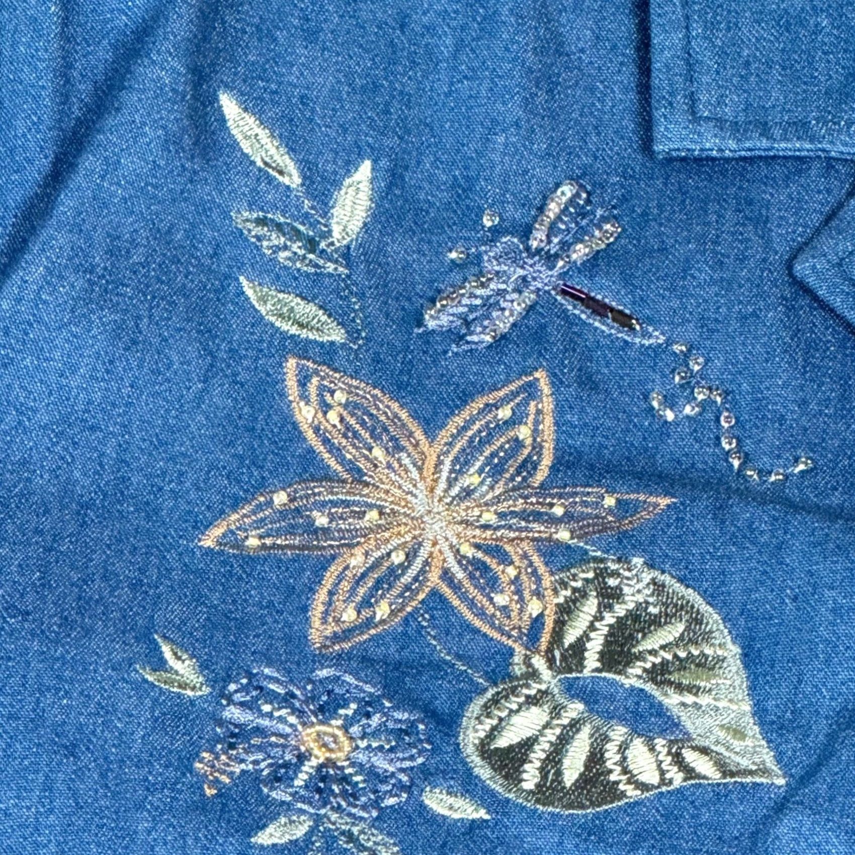 Vintage Alfred Dunner Denim Shirt Blue Dragonfly Floral Embroidered Short Sleeve Button-Up Women 14 NWT Size XL / US 12-14 / IT 48-50 - 4 Thumbnail