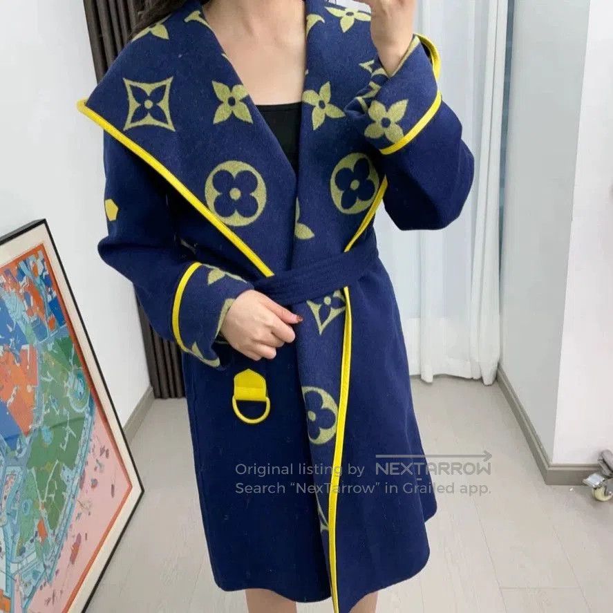 Louis Vuitton Louis Vuitton Blue Coat Size 34. Size US XS / EU 42 / 0 - 1 Thumbnail