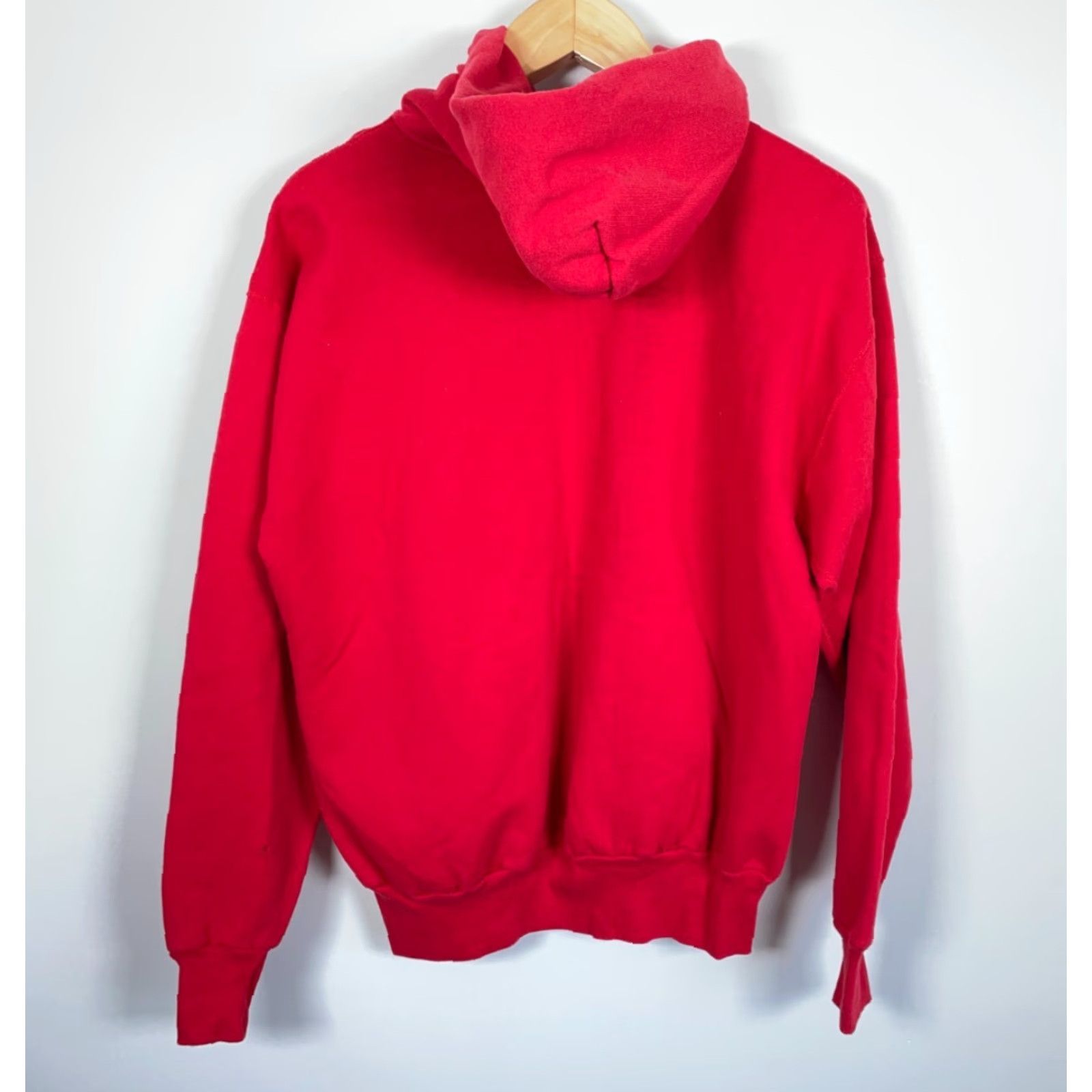 Vintage VINTAGE Medallion 80s Strohs Beer Hoodie Shirt Men XL Red Pullover Graphic Print Crew Neck Hooded 50/50 Blend Size US XL / EU 56 / 4 - 2 Thumbnail