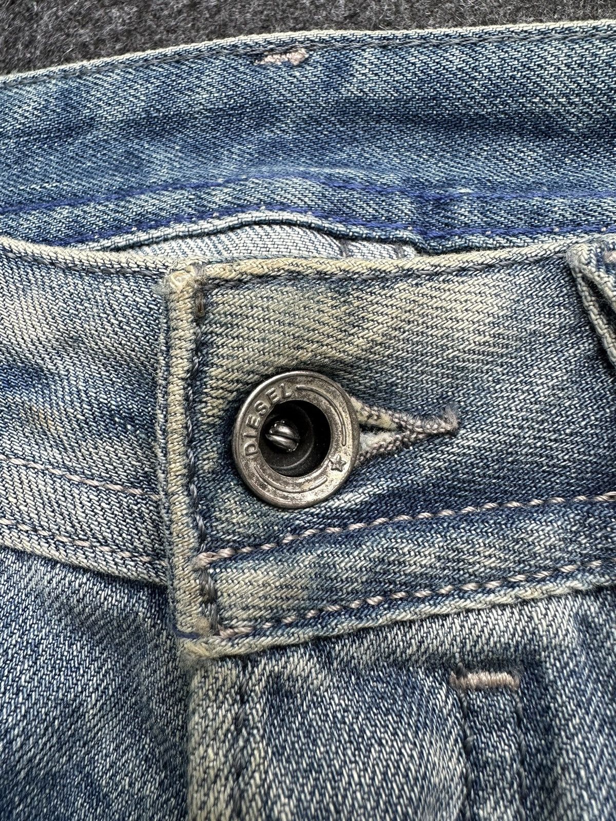 Diesel Diesel Buster Thrashed Distressed Design Denim 29x32 D70 Size US 29 - 13 Thumbnail