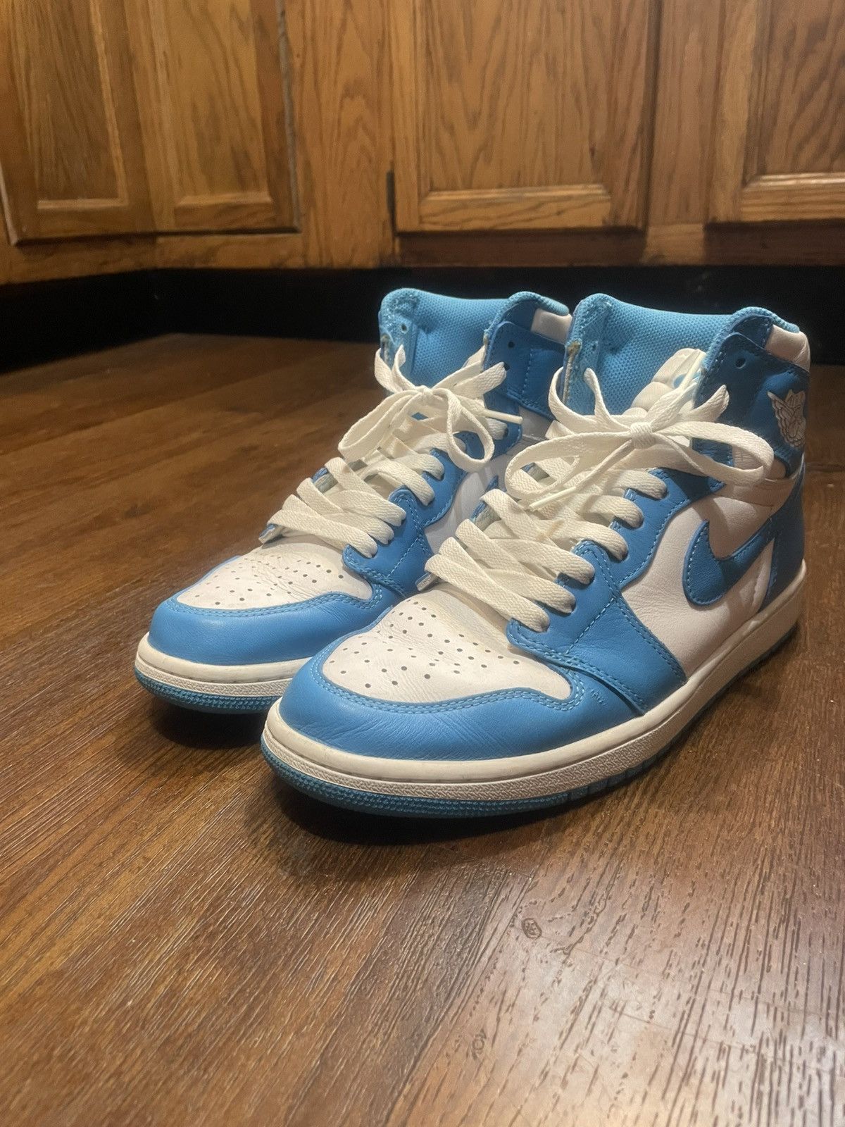 Jordan Brand Air Jordan 1 UNC 2015 Size US 9 / EU 42 - 1 Thumbnail