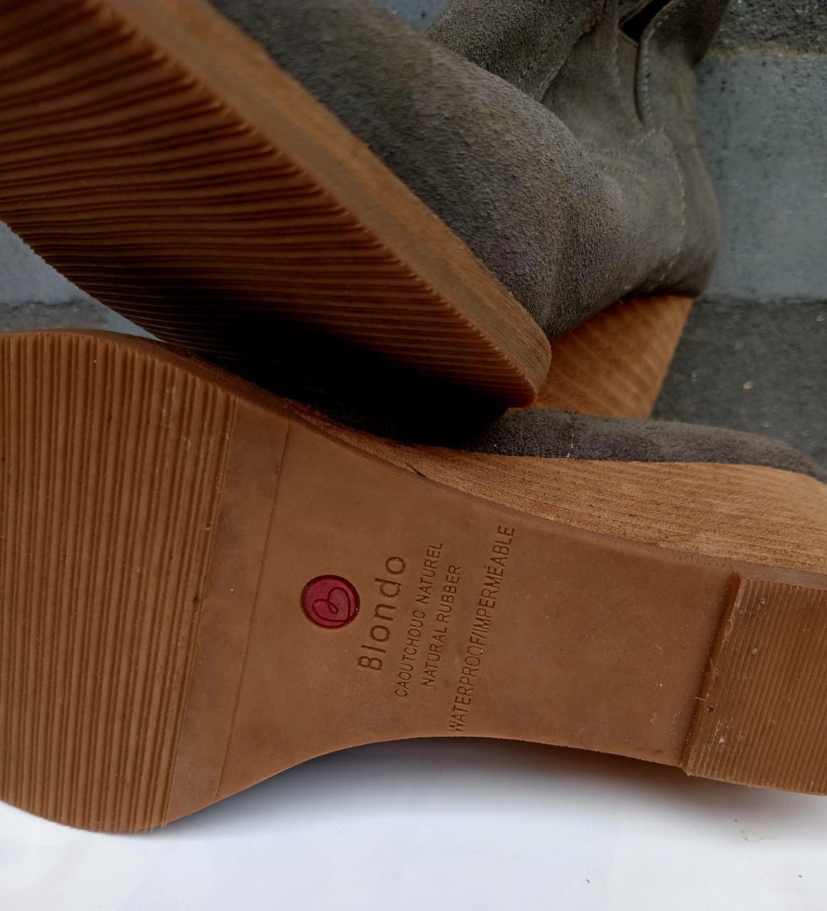 Blondo Blondo Size 8 Irving Waterproof Suede Leather Wedge Size US 8 / IT 38 - 3 Thumbnail