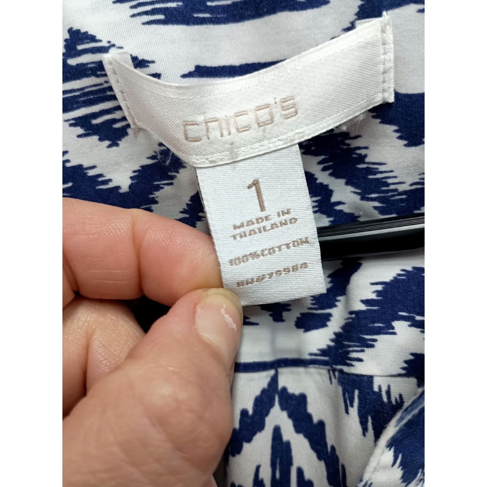 Vintage Chico's Womens No Iron Shirt Medium Blue White Preppy Long Sleeve Button Up Shirt Size M / US 6-8 / IT 42-44 - 6 Thumbnail