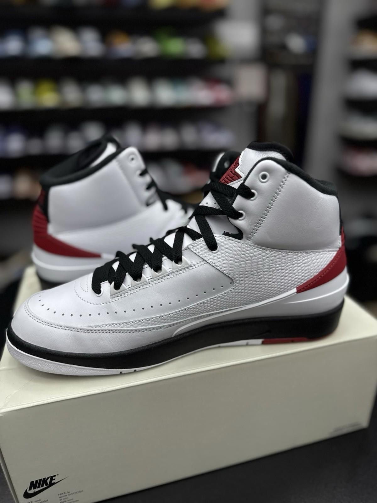 Jordan Brand Size 11 - Jordan 2 Retro Mid Chicago White Red Black Leather Size US 11 / EU 44 - 10 Thumbnail