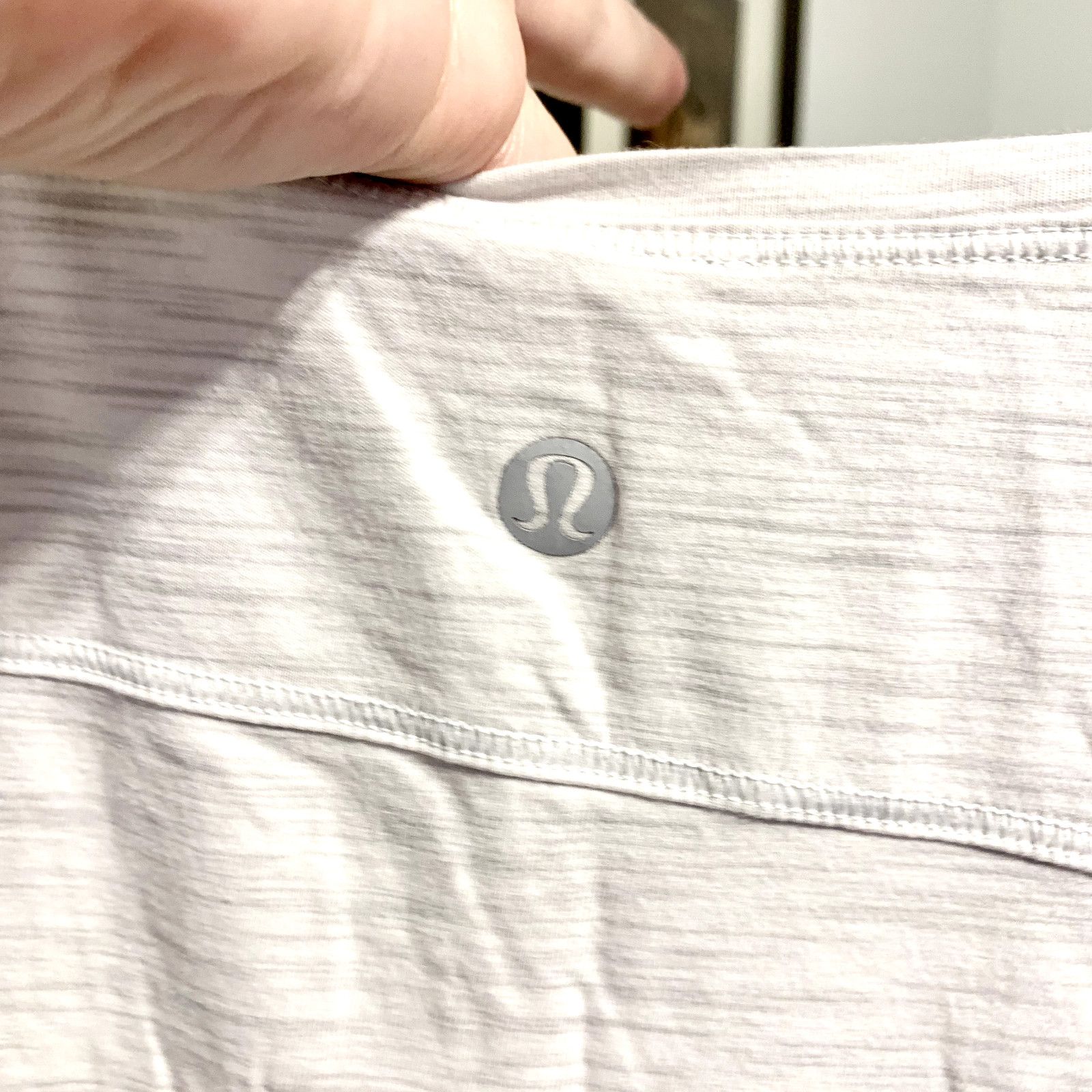 Lululemon Lululemon Shirt Sz Medium Long Sleeve Crewneck Asymmetrical Size M / US 6-8 / IT 42-44 - 4 Thumbnail