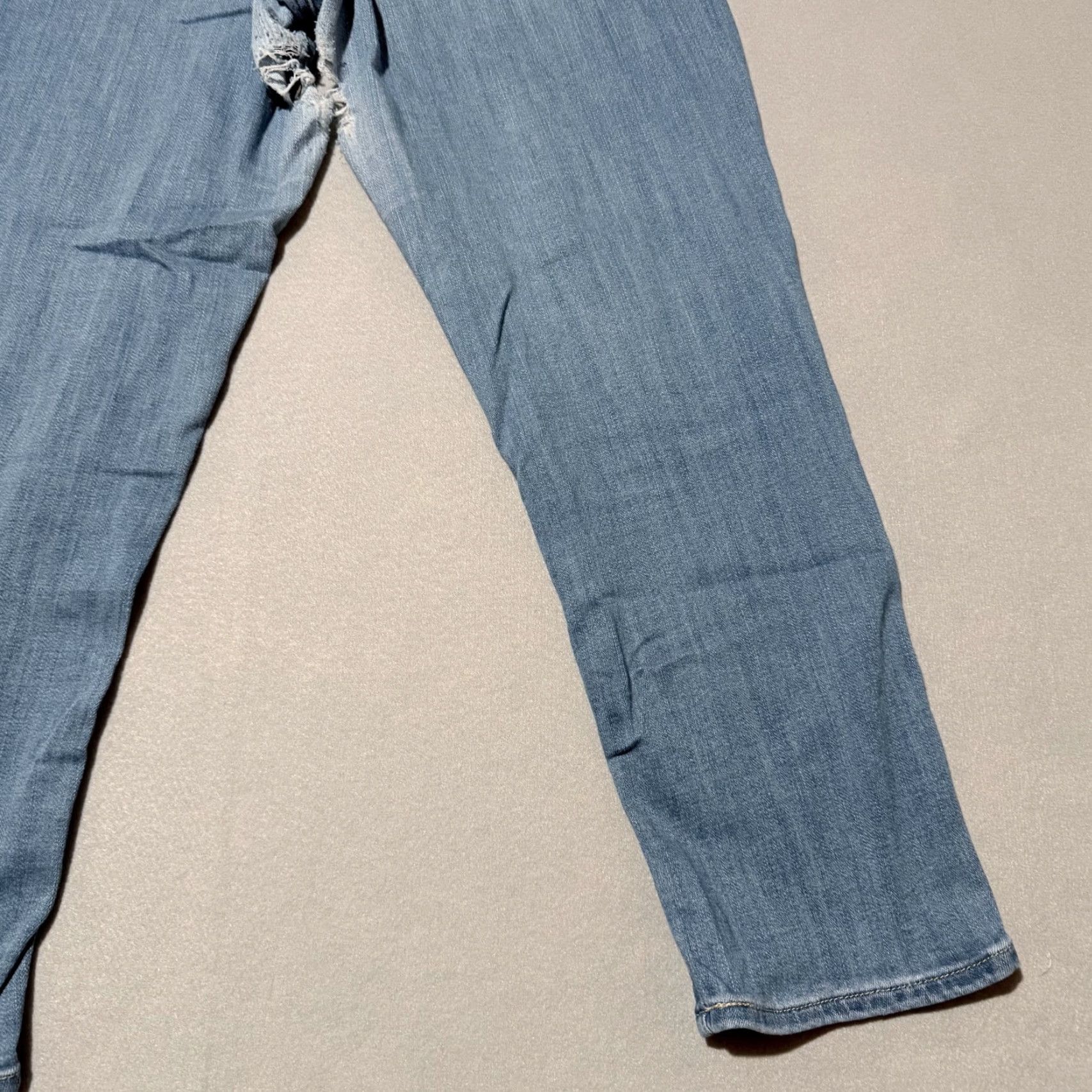Levi's Levi's 724 High-Rise Straight Jeans Women Medium Wash Blue Denim Distressed - 31 Modern Distressed Jeans Womens Levi's 724 Size 24" / US 00 / IT 34 - 7 Thumbnail