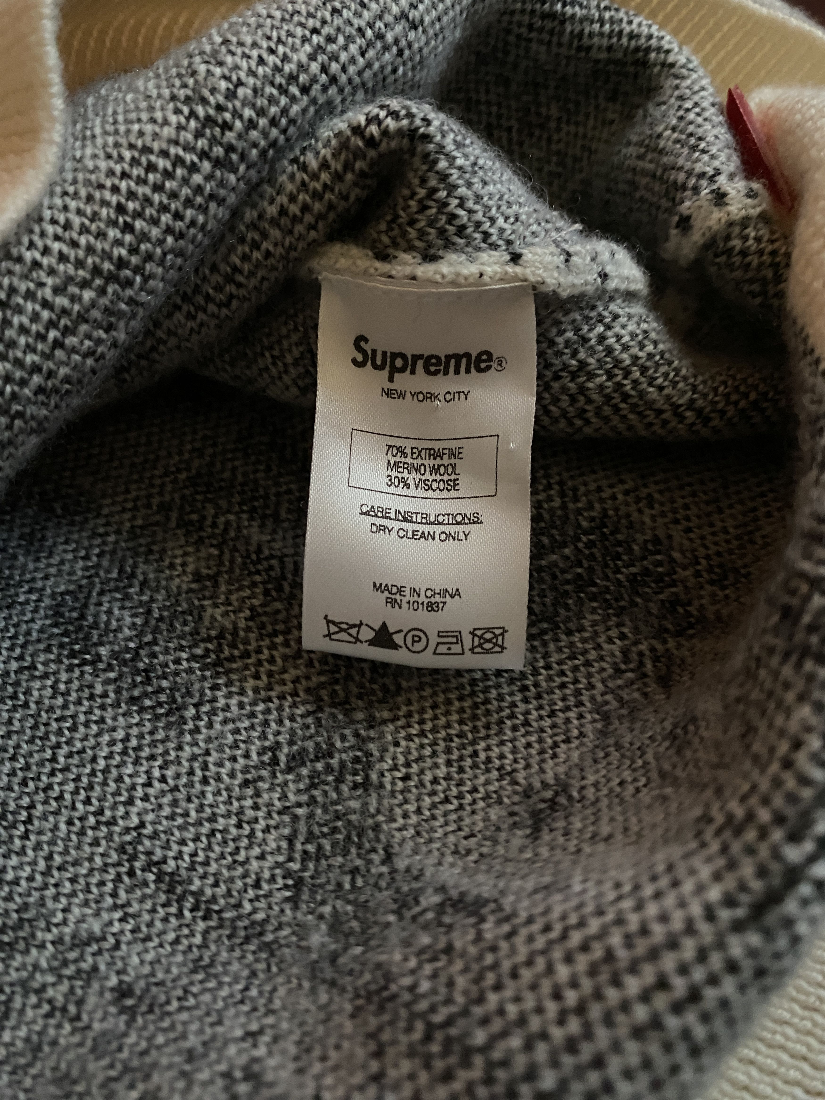 Supreme Newsprint Sweater FW18 Size US M / EU 48-50 / 2 - 5 Thumbnail