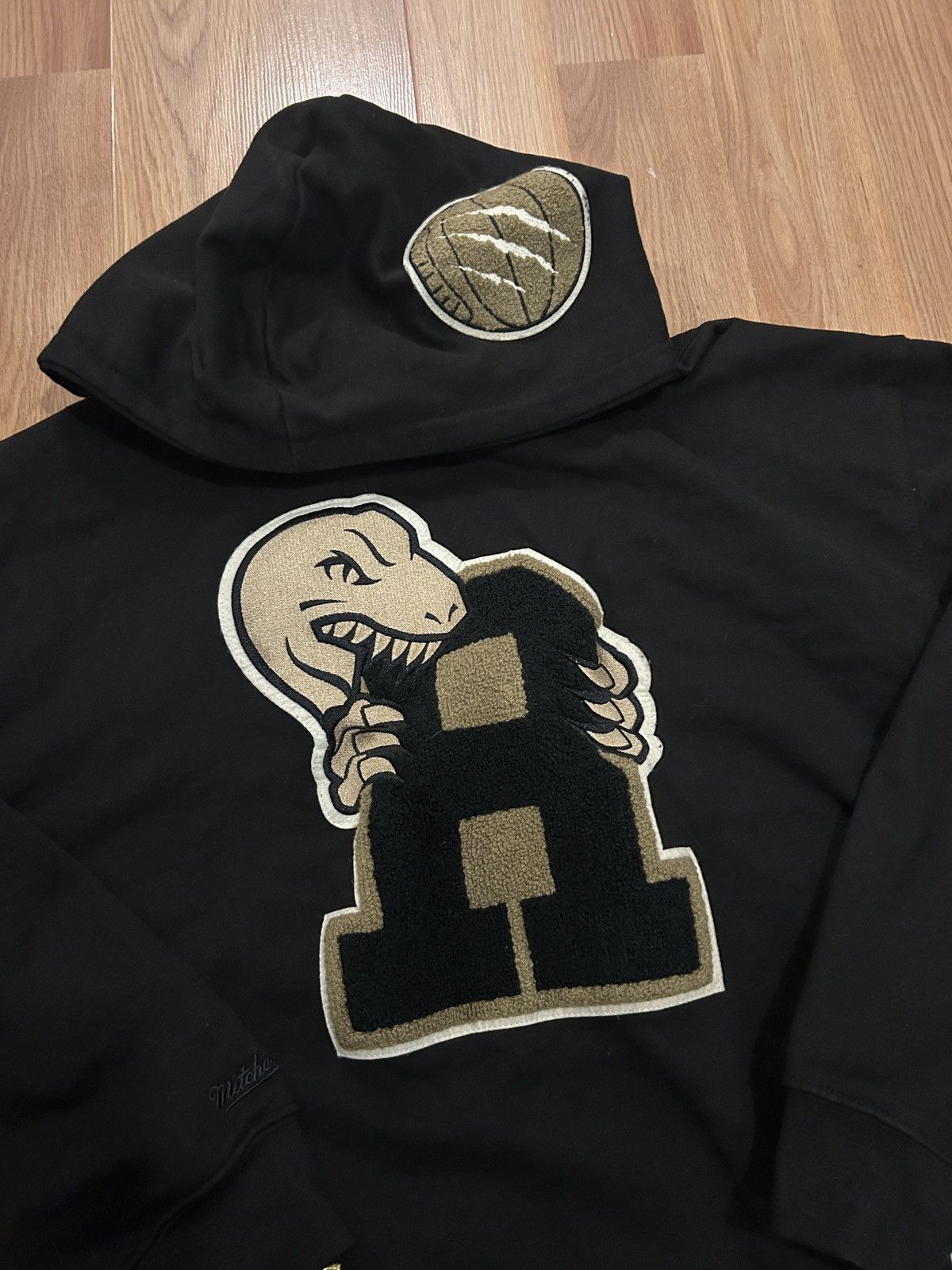 Mitchell & Ness Mitchell & Ness Toronto Raptors Dropout pullover hoodie Size US M / EU 48-50 / 2 - 3 Thumbnail