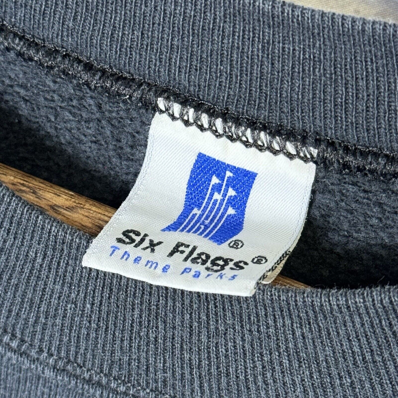 Vintage Vintage Batman Six Flags Sweatshirt Mens XL Black 90s The Ri Size US XL / EU 56 / 4 - 6 Thumbnail