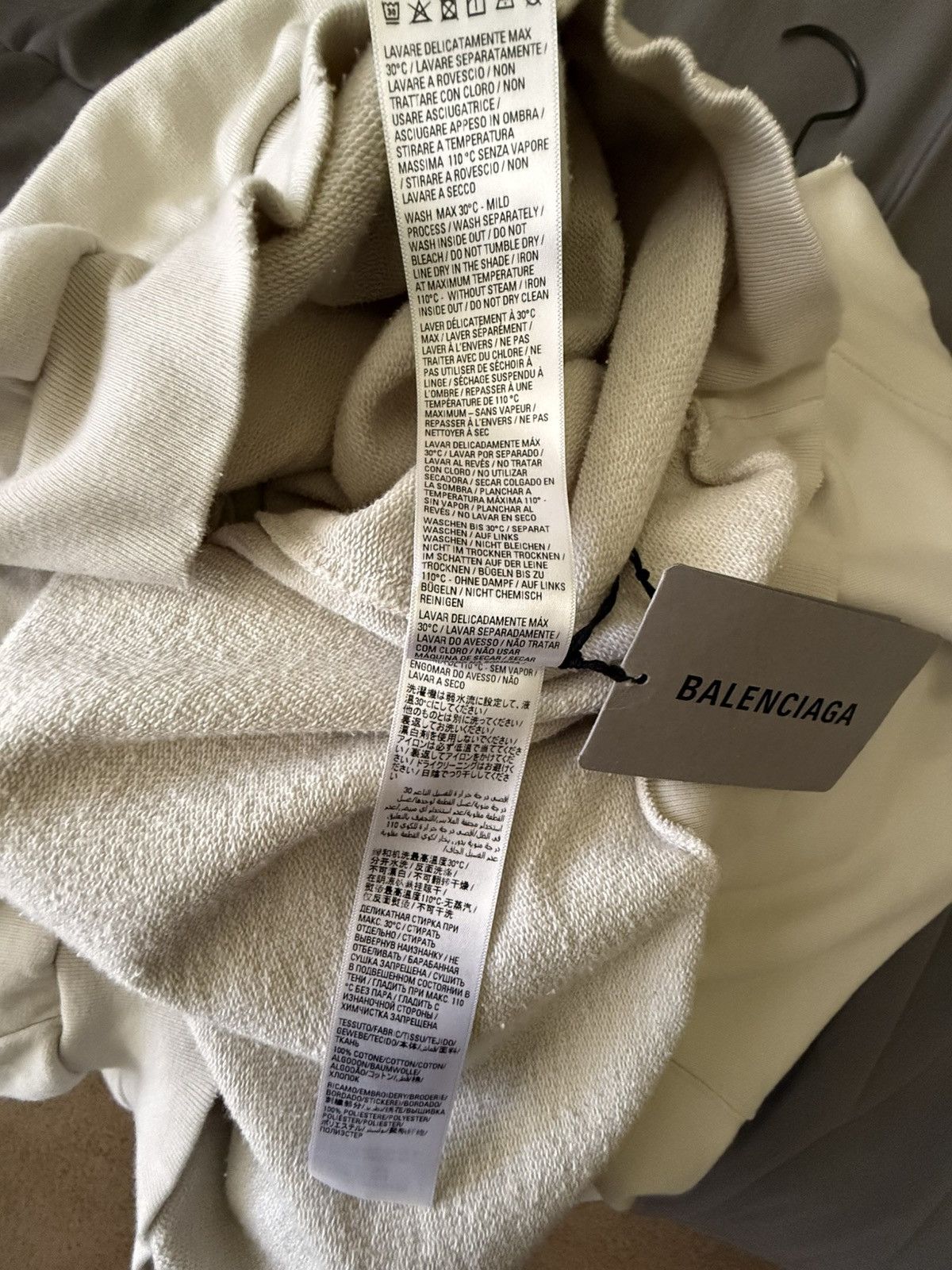 Balenciaga FW22 Be Different Large Fit Hoodie Size US M / EU 48-50 / 2 - 7 Thumbnail