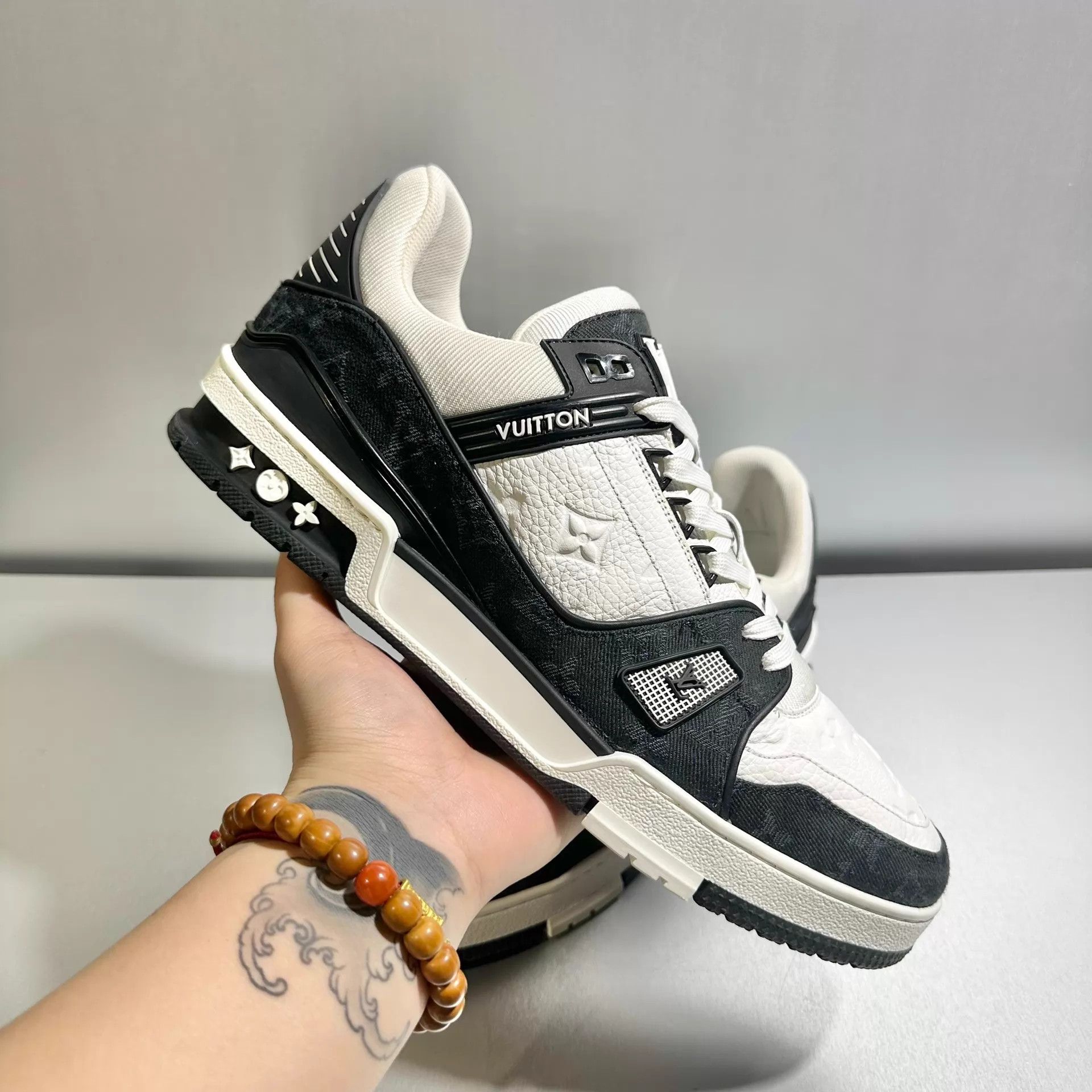 Louis Vuitton Louis Vuitton Trainer Black/White Denim 9/43 Worn 1x Size US 10 / EU 43 - 9 Thumbnail