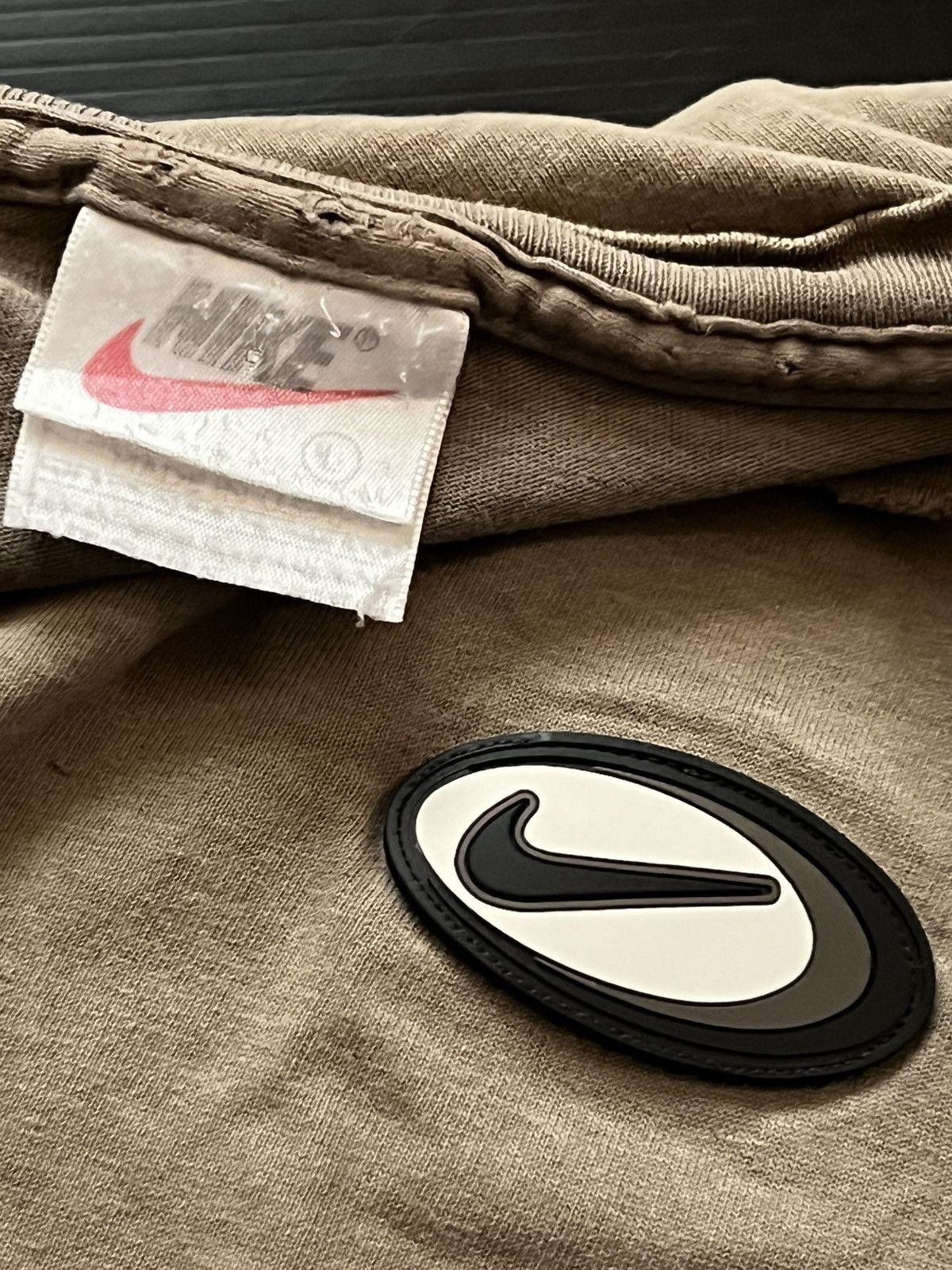 Vintage 🔥HOT DROPS🔥90s NIKE LOGO DISTRESSED TEE SHIRT Size US L / EU 52-54 / 3 - 3 Thumbnail