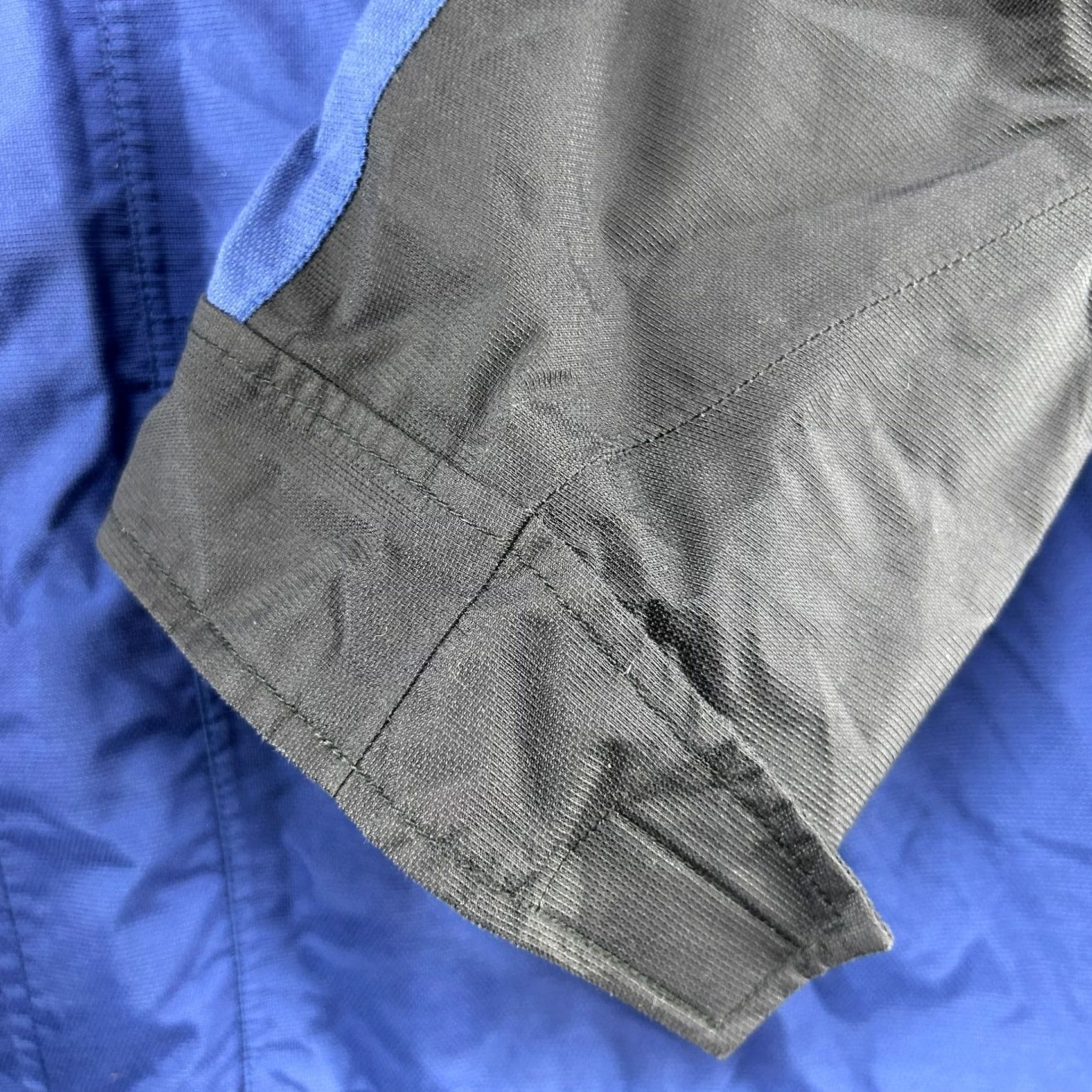 Mountain Hardwear VINTAGE Mountain Hardwear Jacket Men L Blue Black Parka Rain Hooded Mt Baker 90s Size US L / EU 52-54 / 3 - 6 Thumbnail