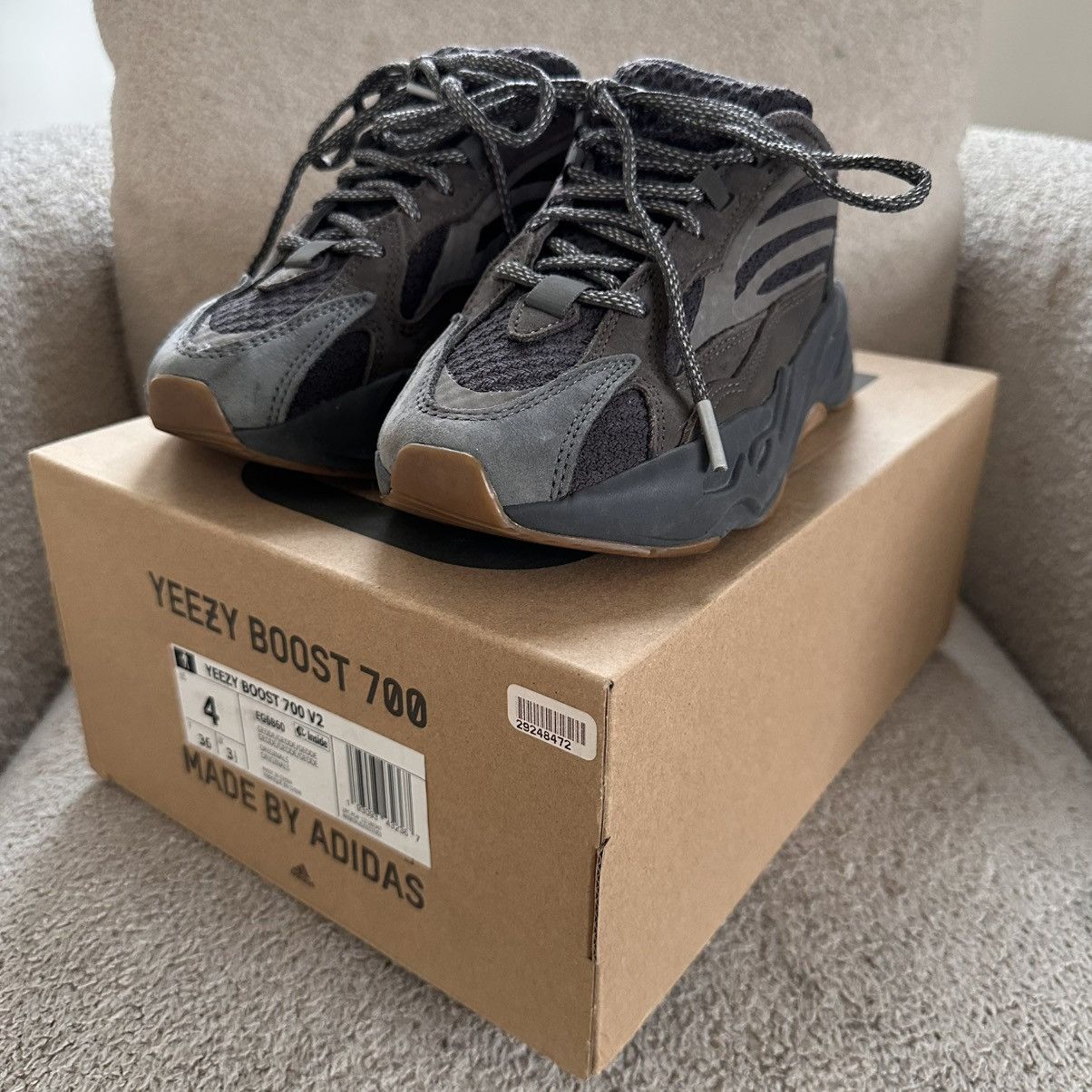 Adidas × Yeezy Yeezy Boost 700 V2 SIZE 4 Size US 5 / EU 37 - 2 Thumbnail