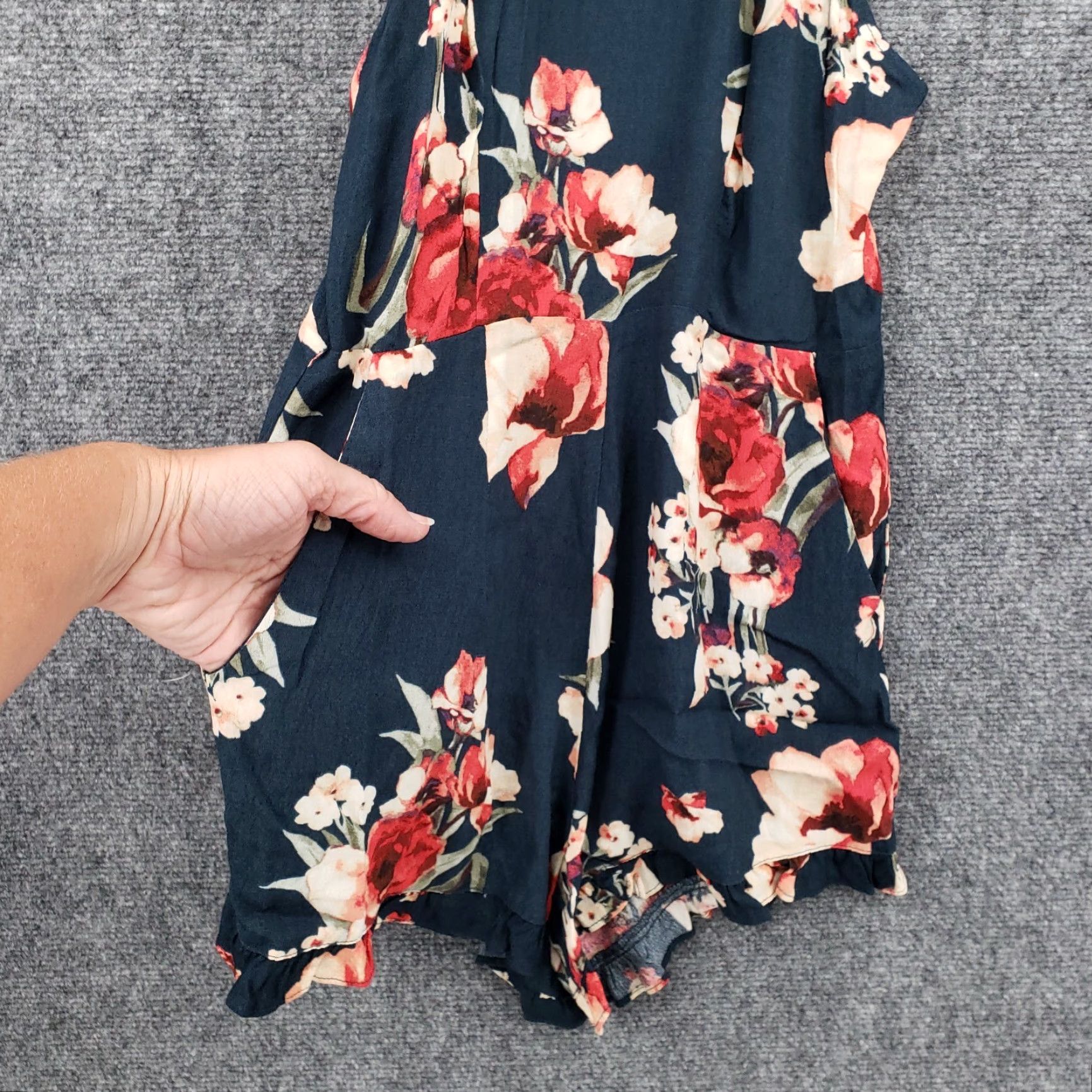 Forever 21 FOREVER 21 Romper Womens S Blue Floral Halter Open Back One-Piece Sleeveless Casual NEW Size 28" / US 6 / IT 42 - 6 Thumbnail