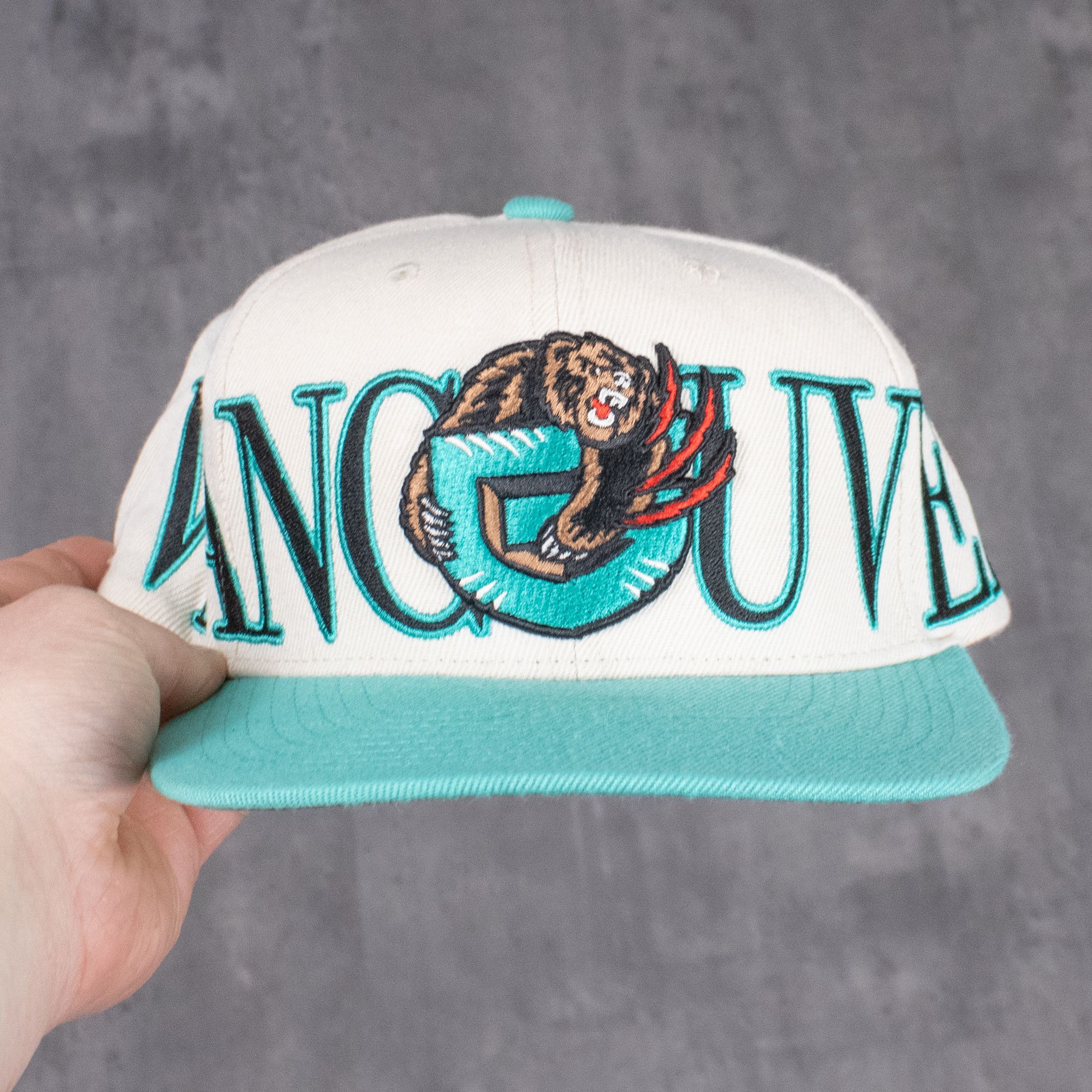 Mitchell & Ness Mitchell & Ness Vancouver Grizzlies Snapback Cream Hat Size ONE SIZE - 2 Thumbnail