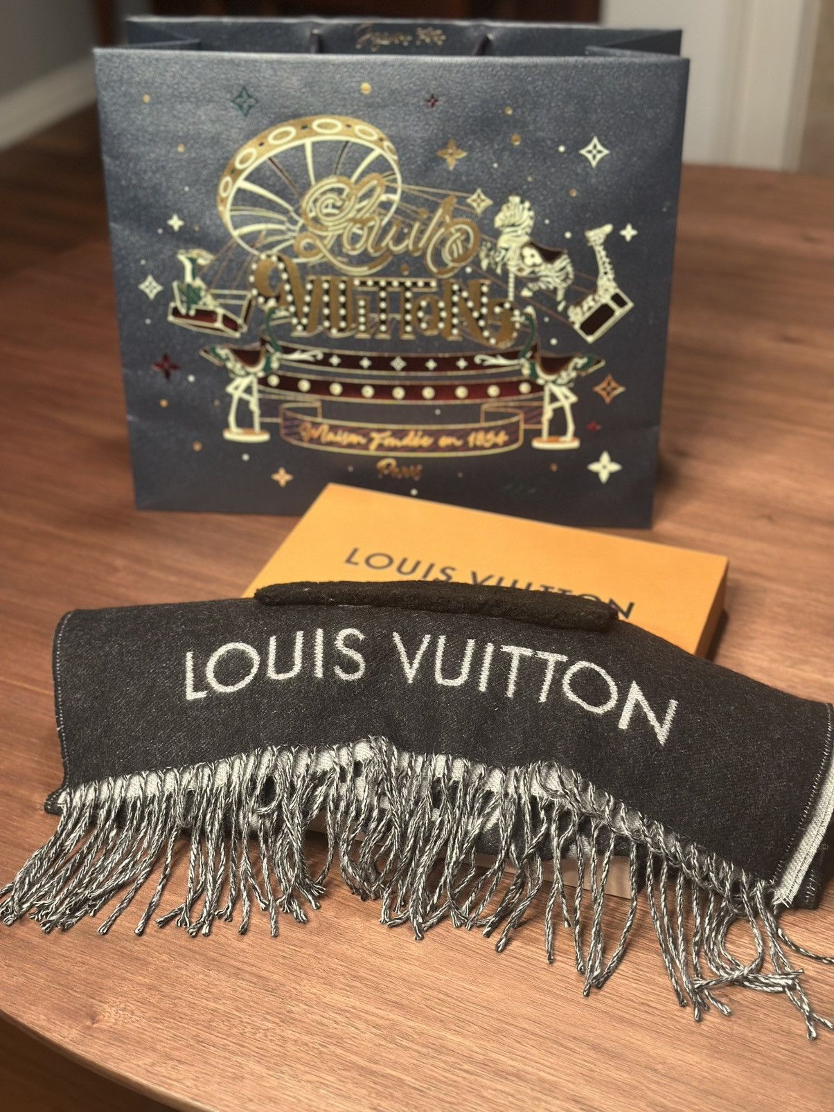 Louis Vuitton LOUIS VUITTON Echarpe Reykjavik Scarf Shearling Pockets Size ONE SIZE - 2 Thumbnail