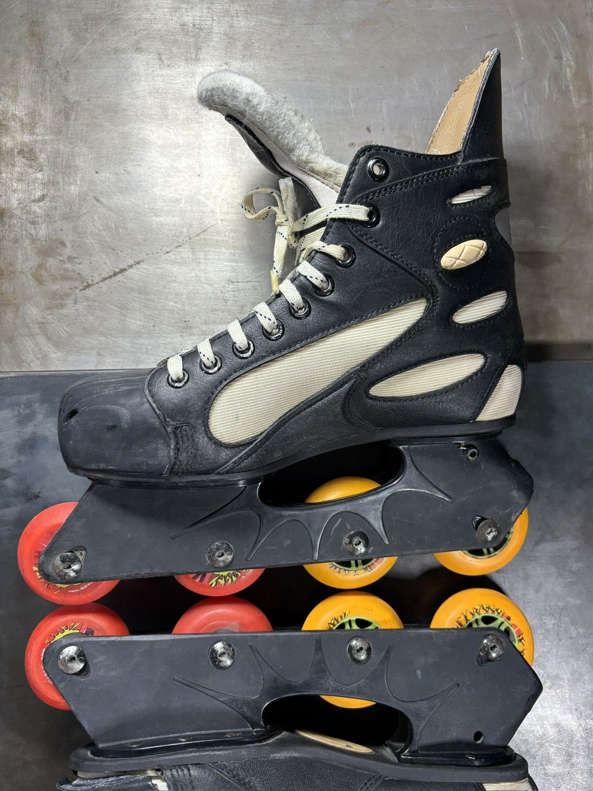 Nike 1990s Nike Zoom Air Agitate Vintage Rollerblade InLine Skate Size US 7 / EU 40 - 13 Thumbnail