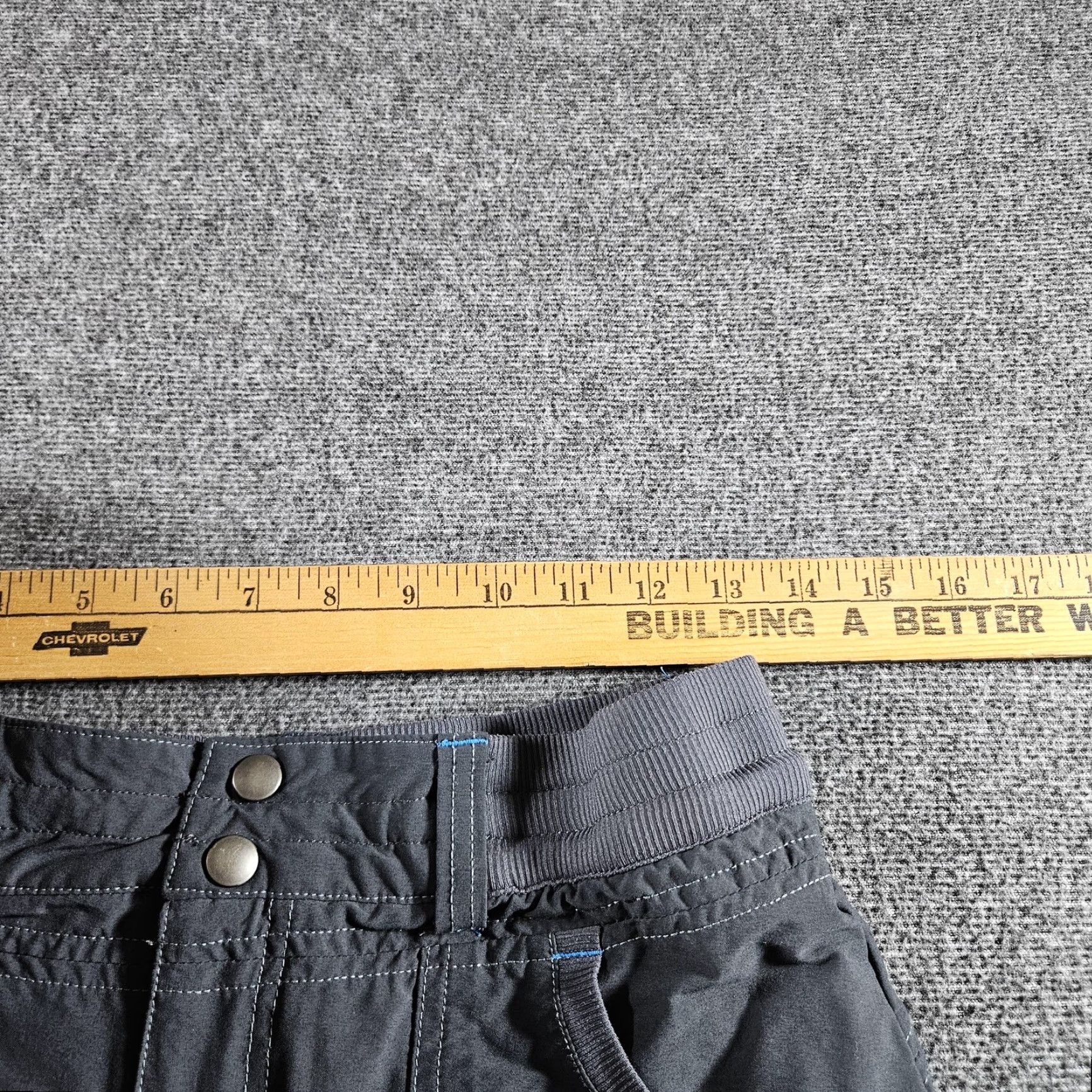 Vintage KÜHL Skirt Womens 2 Gray Cargo Elastic Waist Pockets Short Snap Embroidered Logo Casual Fashion Size 26" / US 2 / IT 38 - 3 Thumbnail