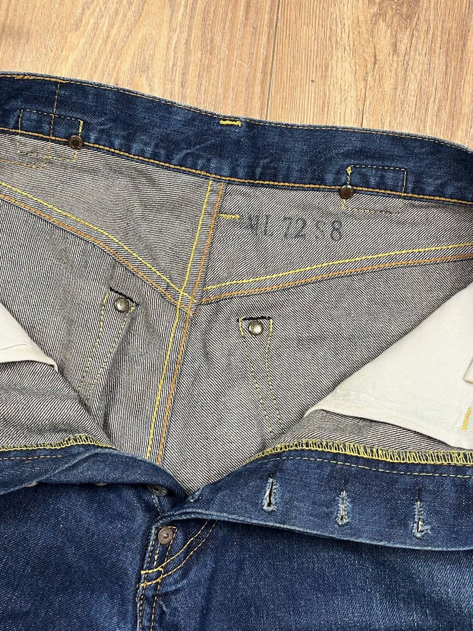 Evisu 00’s EVISU LOT 0002 POCKET LOGO WHITE DAICOCK BAGGY DENIM Size US 30 / EU 46 - 10 Thumbnail
