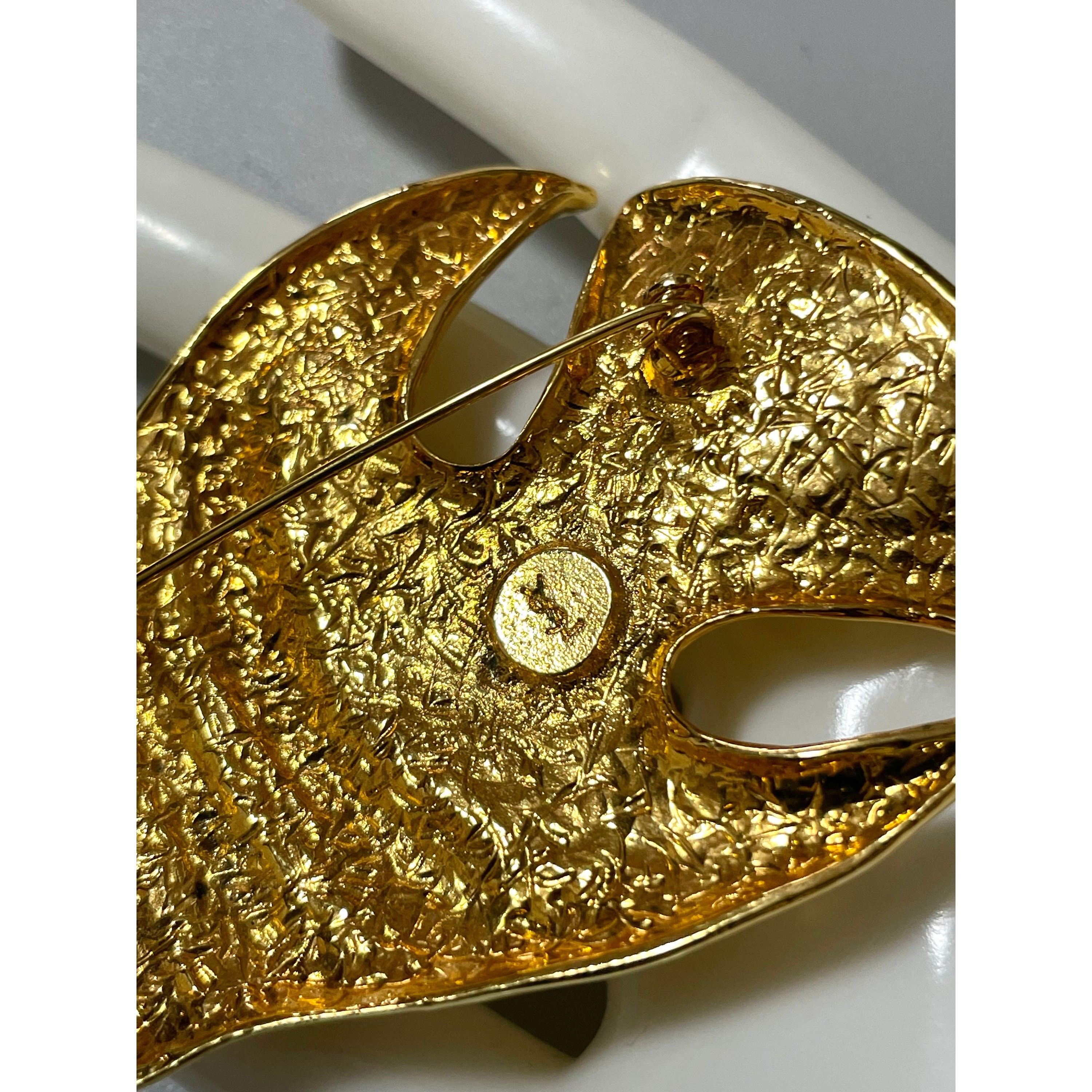 Yves Saint Laurent Vintage Yves Saint Laurent golden fish pin brooch. For hat, Size ONE SIZE - 4 Thumbnail
